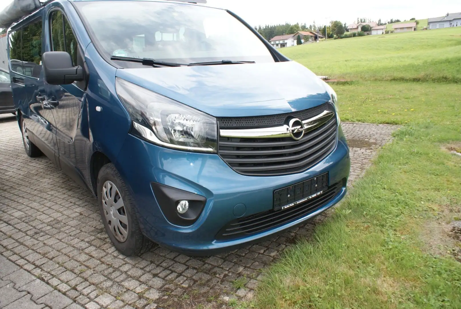 Opel Vivaro B Blau - 1