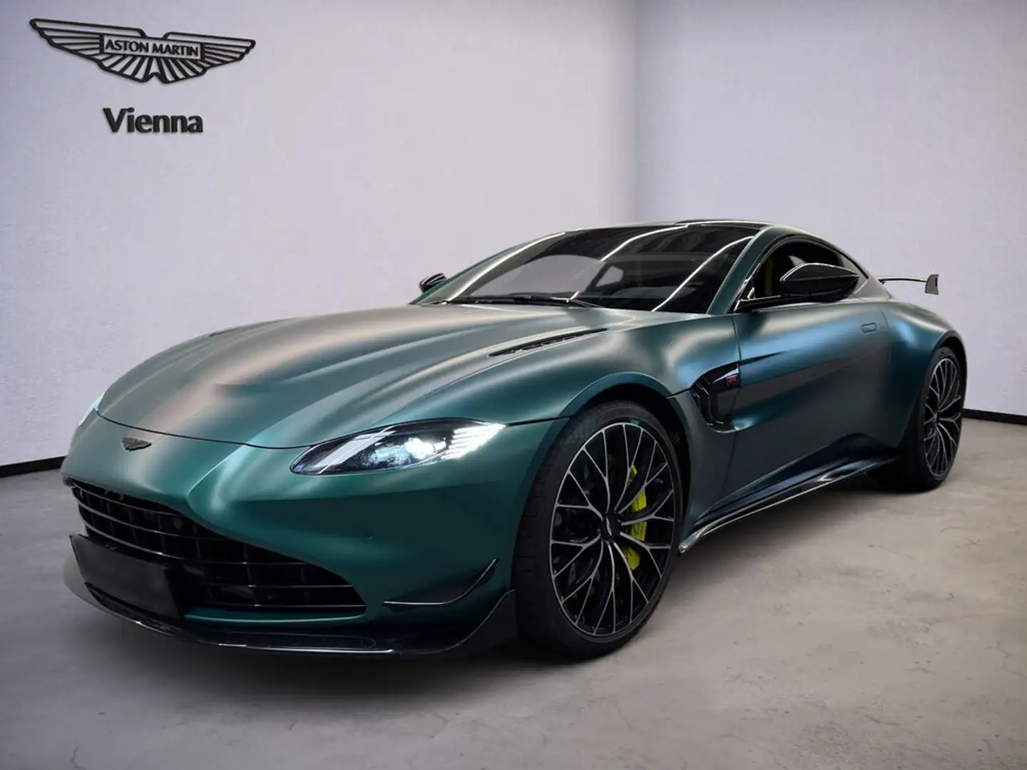 Aston Martin Vantage F1 Coupé |  Satin AM Racing Green | AERO Grün - 1