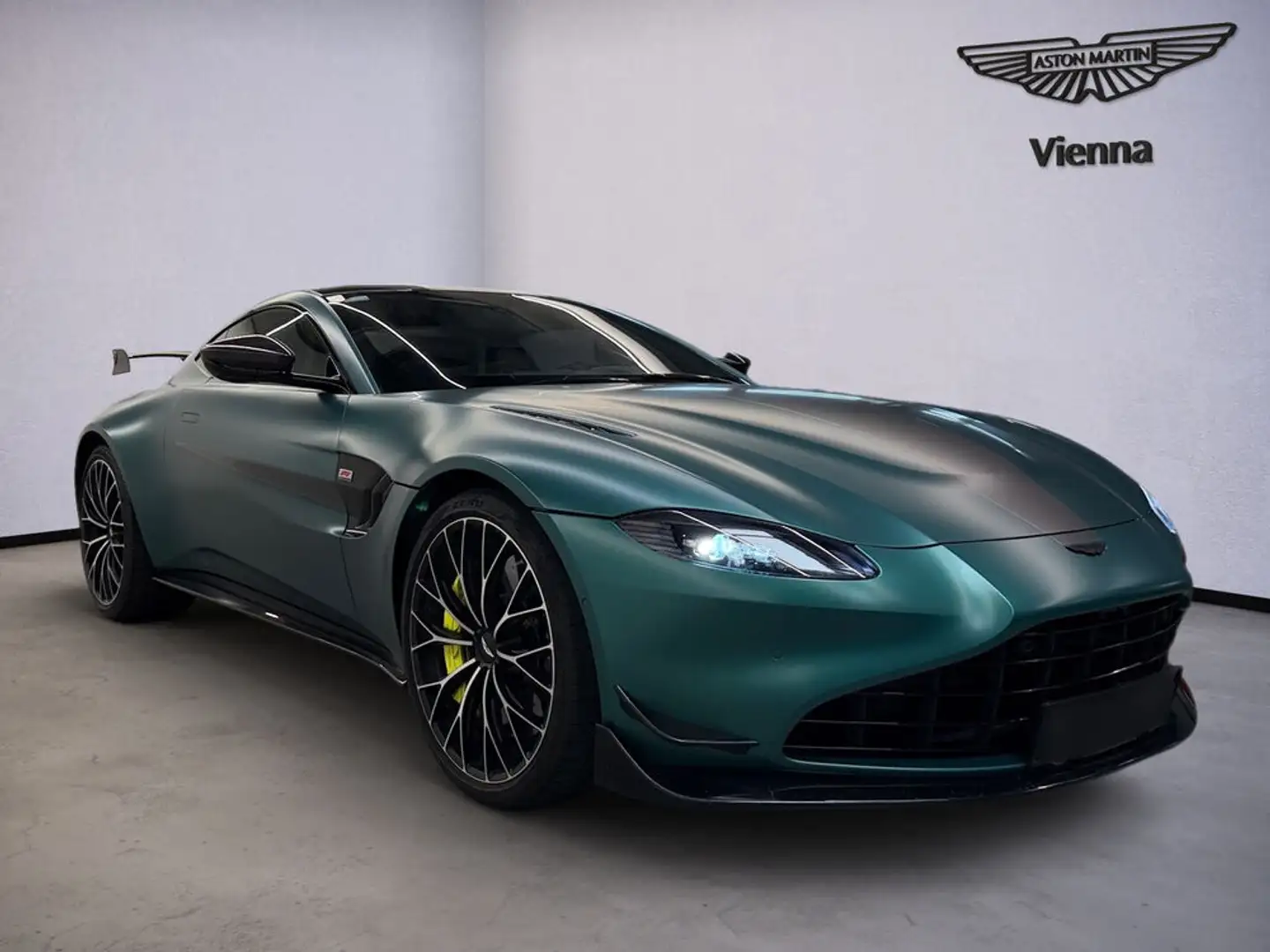 Aston Martin Vantage F1 Coupé |  Satin AM Racing Green | AERO Grün - 2