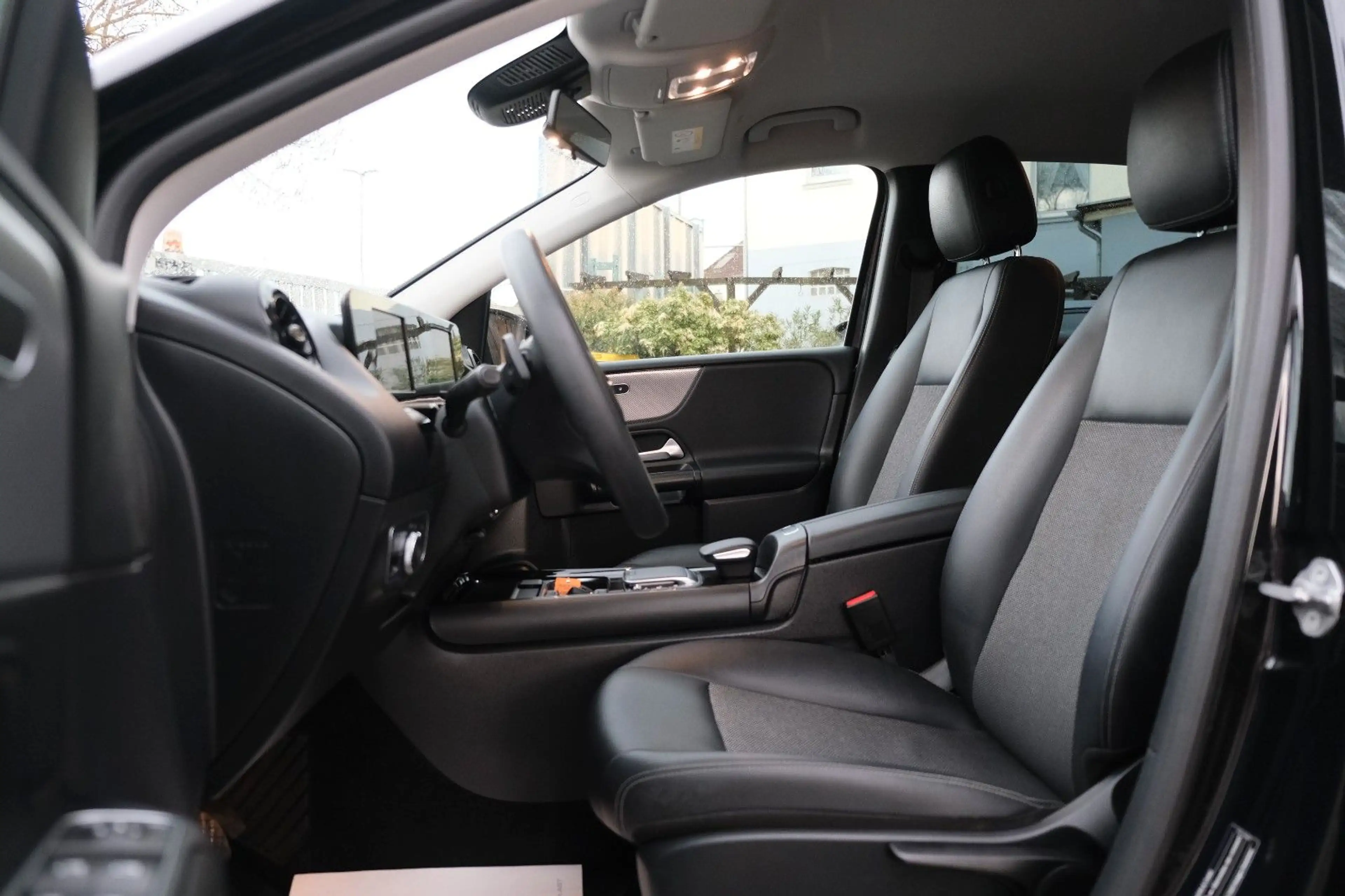 Mercedes-Benz B 200 d VIRTUAL RFK SPUR ASSIST NAVI LEDER TÜV27 — photo 11