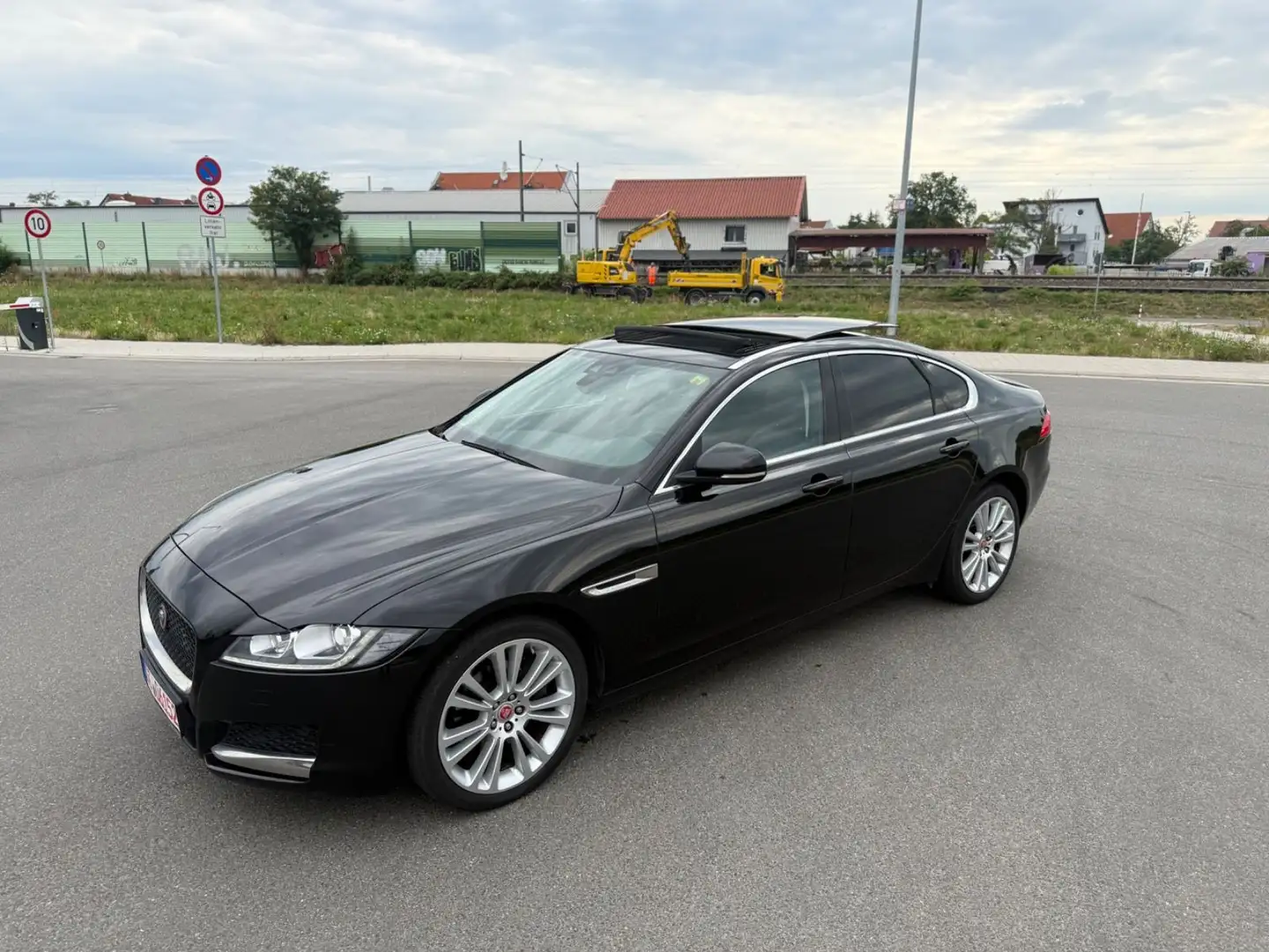 Jaguar XF Prestige *PANORAMA+LEDER+19"ZOLL+KAMERA* Schwarz - 1