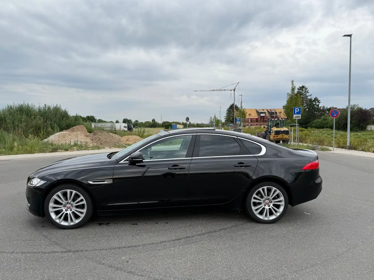 Jaguar XF Prestige *PANORAMA+LEDER+19"ZOLL+KAMERA* Schwarz - 2