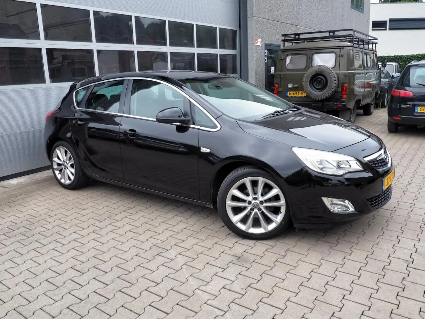 Opel Astra 1.6 Cosmo CLIMA CRUISE LEDER LM VELGEN STOELVERW. Noir - 1