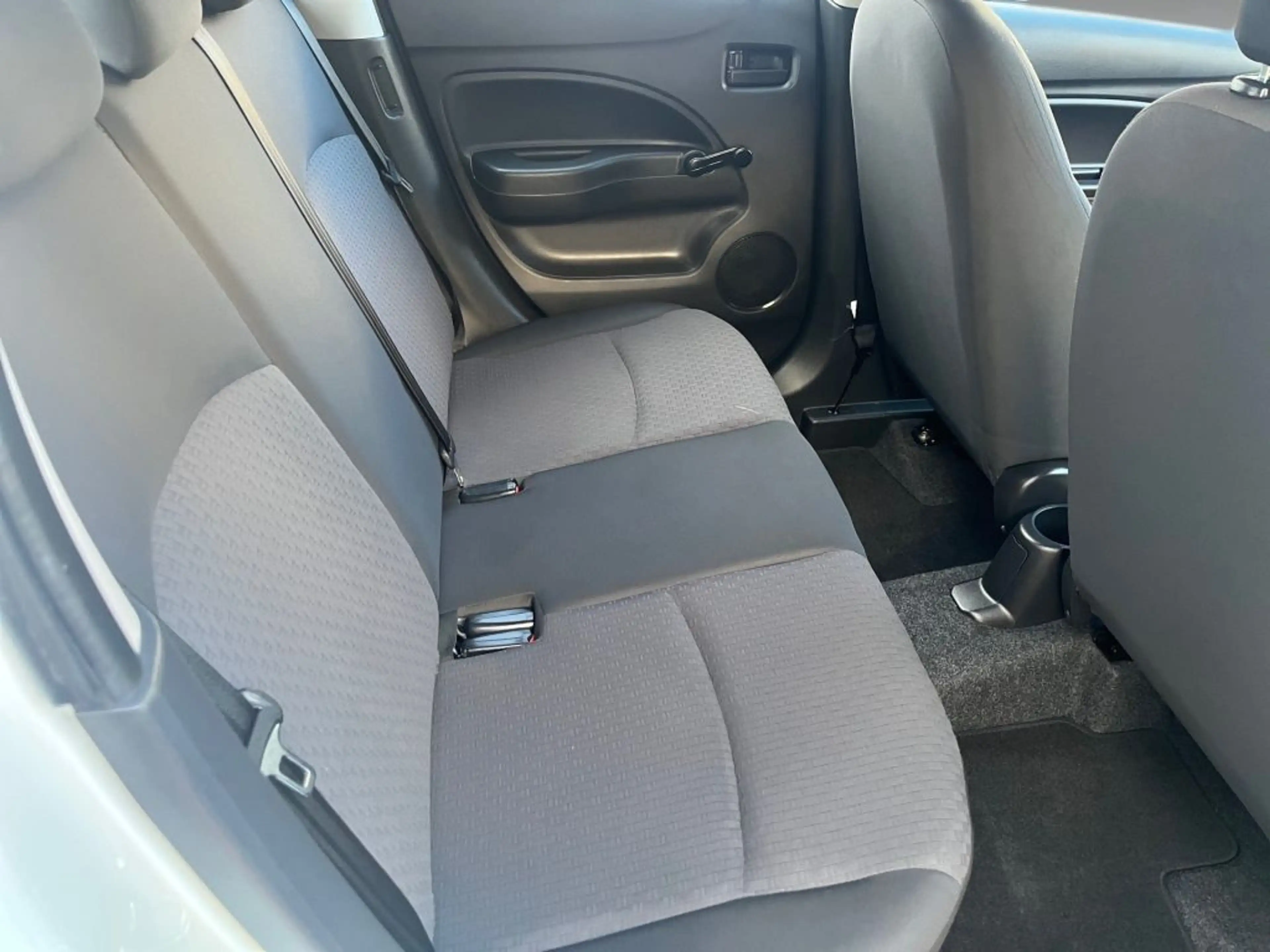 Mitsubishi Space Star 1.0 — photo 5