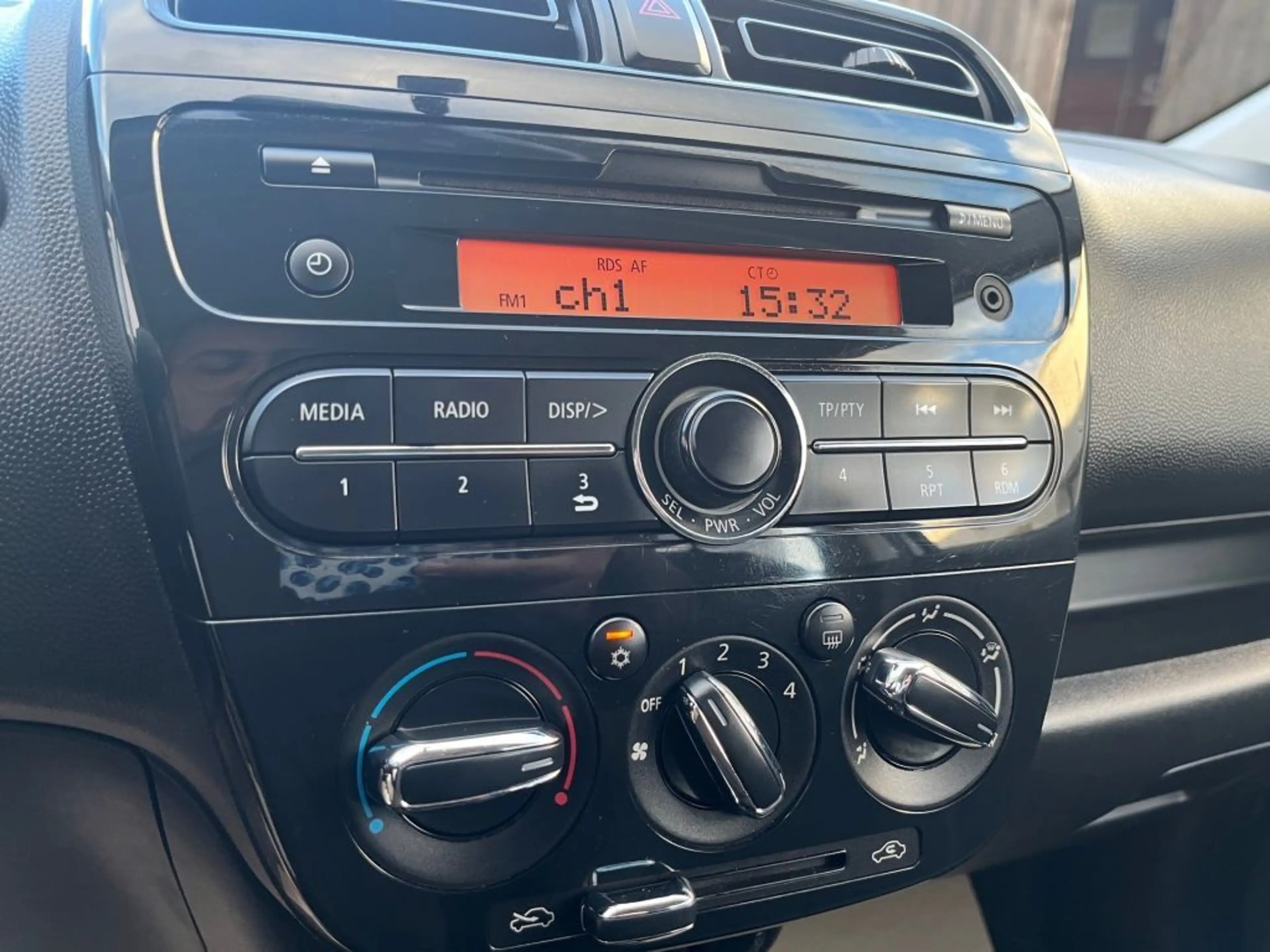 Mitsubishi Space Star 1.0 — photo 12