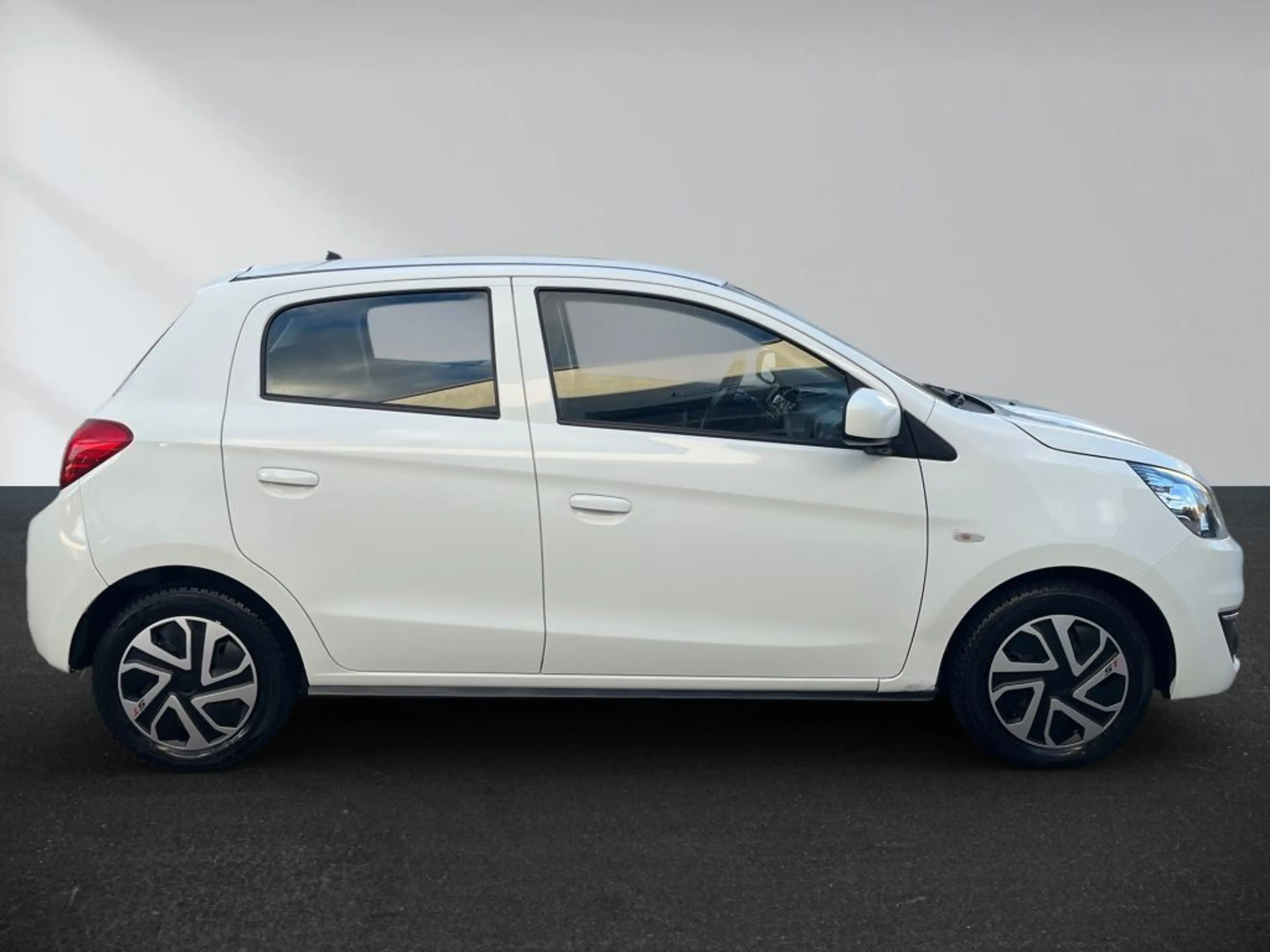 Mitsubishi Space Star 1.0 — photo 3