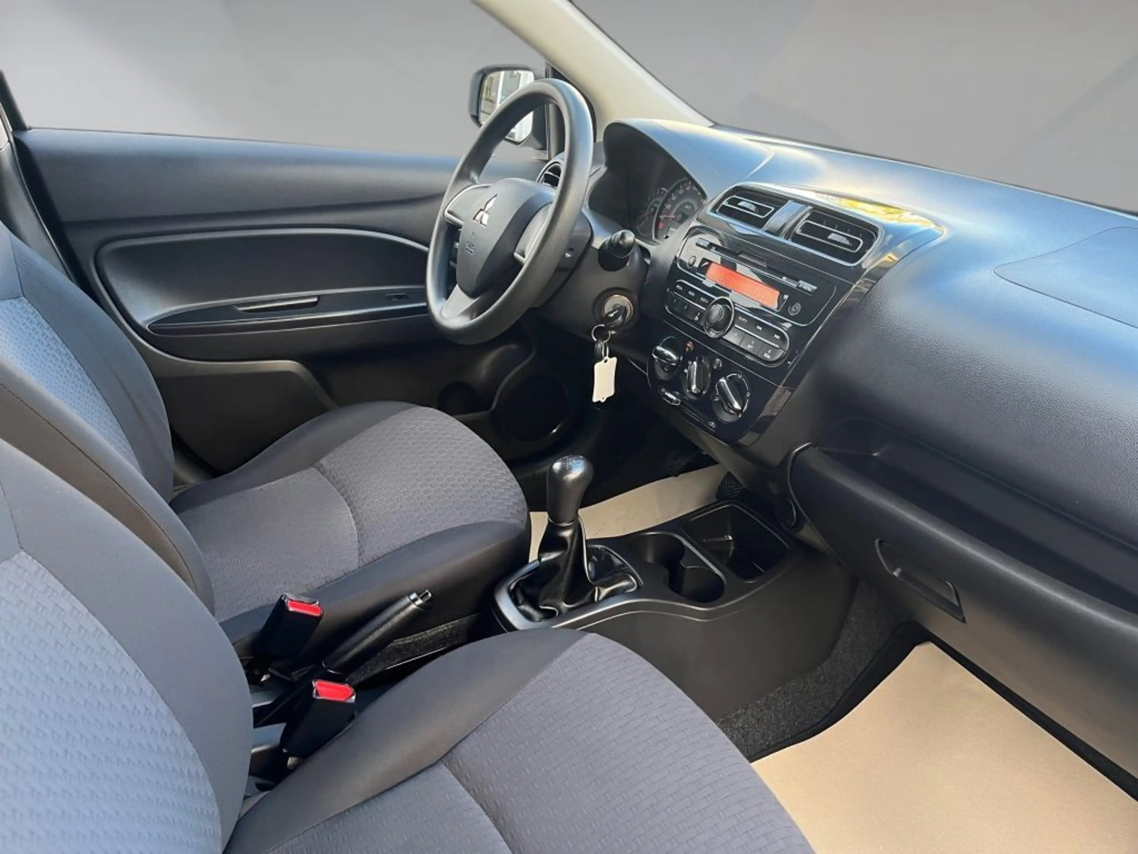 Mitsubishi Space Star 1.0 — photo 4