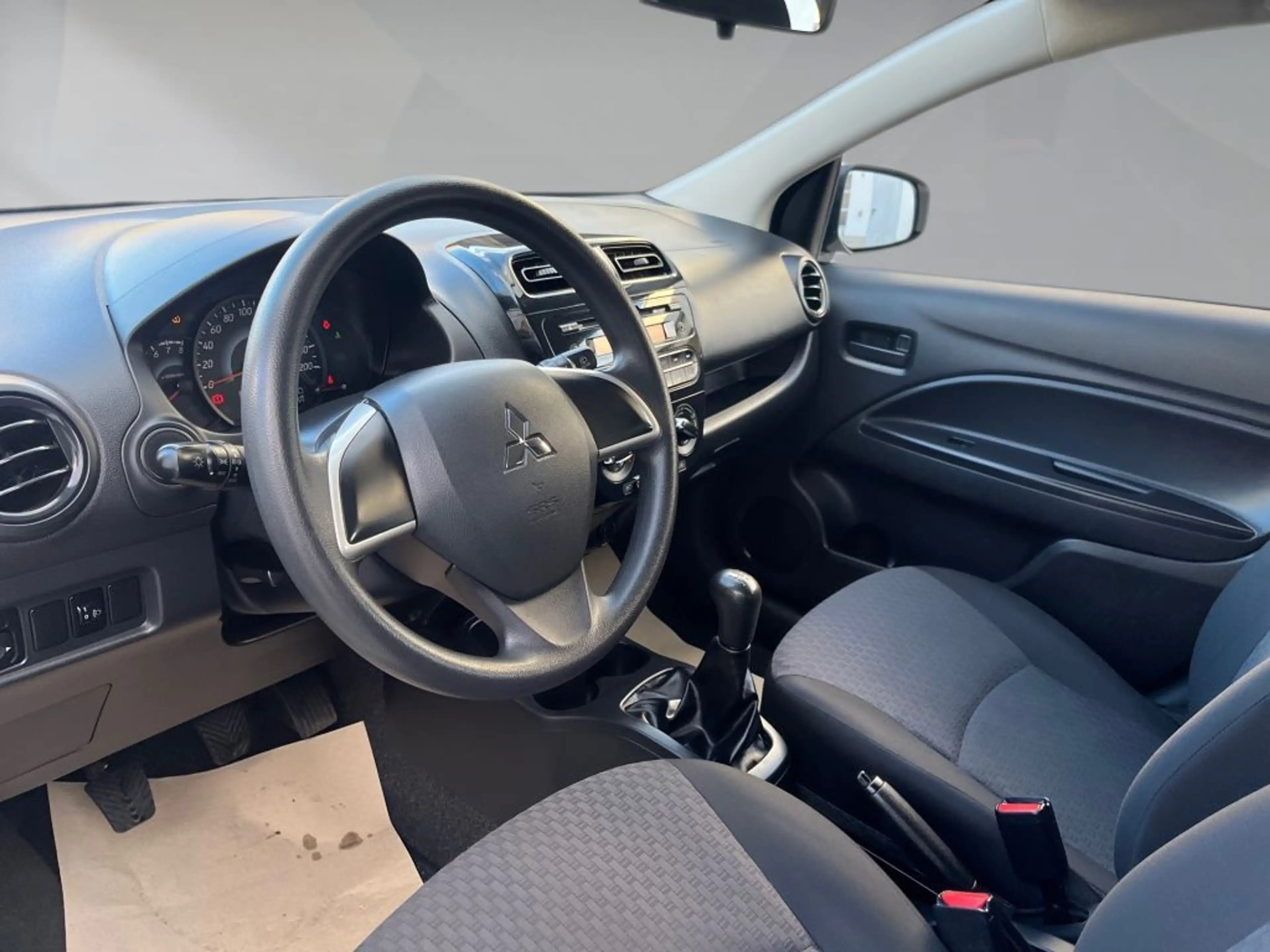 Mitsubishi Space Star 1.0 — photo 11