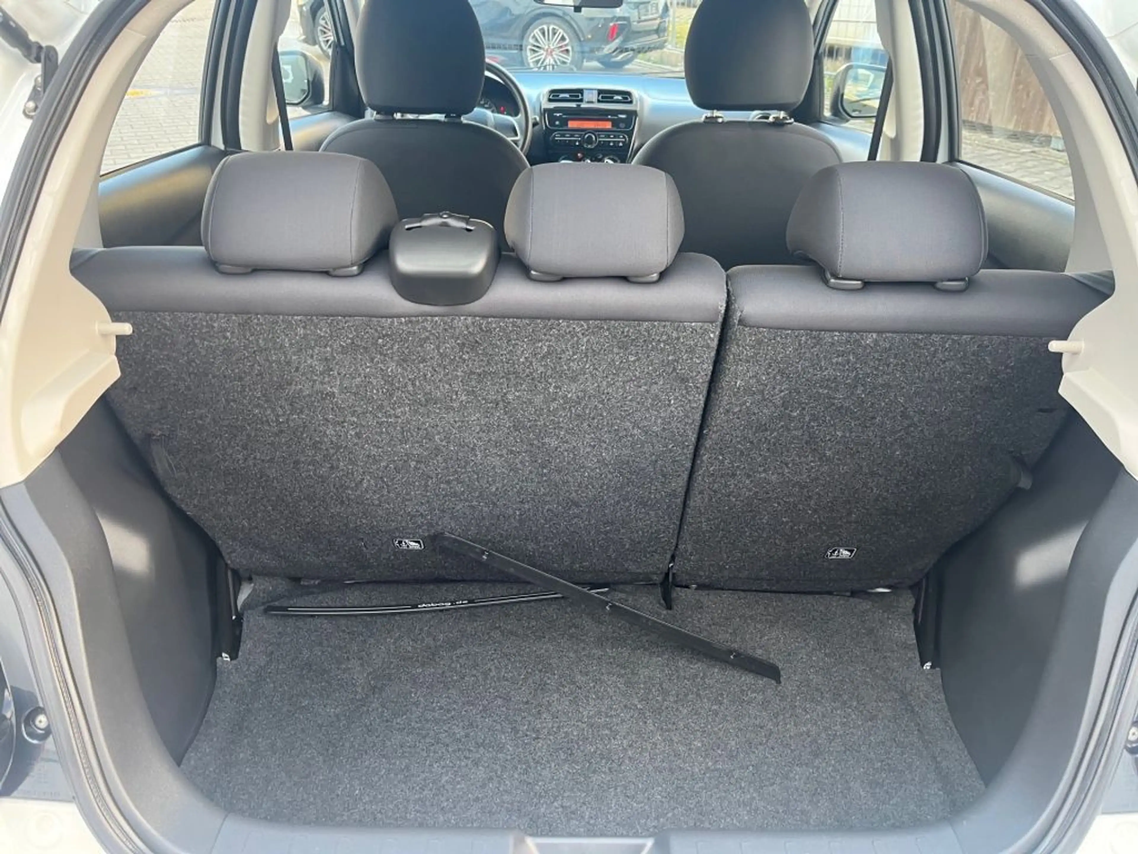 Mitsubishi Space Star 1.0 — photo 7