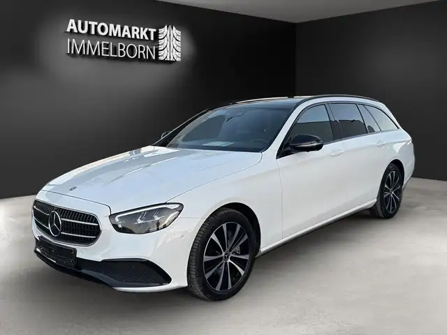 Mercedes-Benz E-Class view 4
