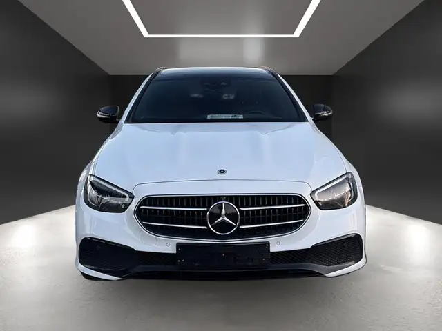 Mercedes-Benz E-Class view 8
