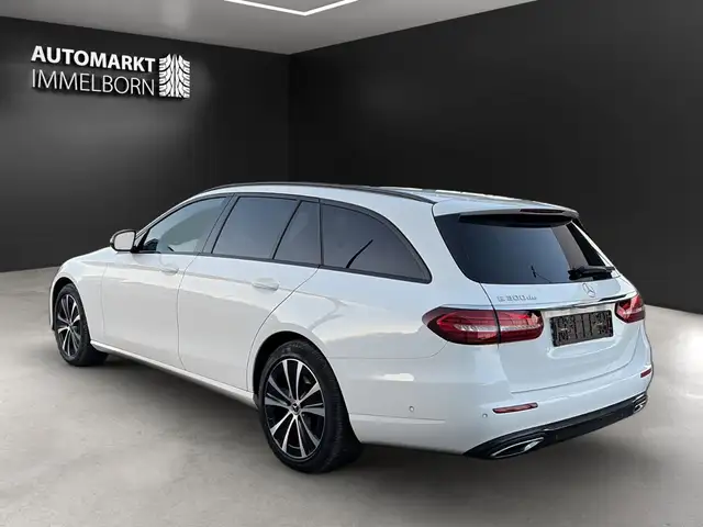 Mercedes-Benz E-Class view 6
