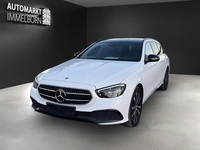 Mercedes-Benz E-Class view 3