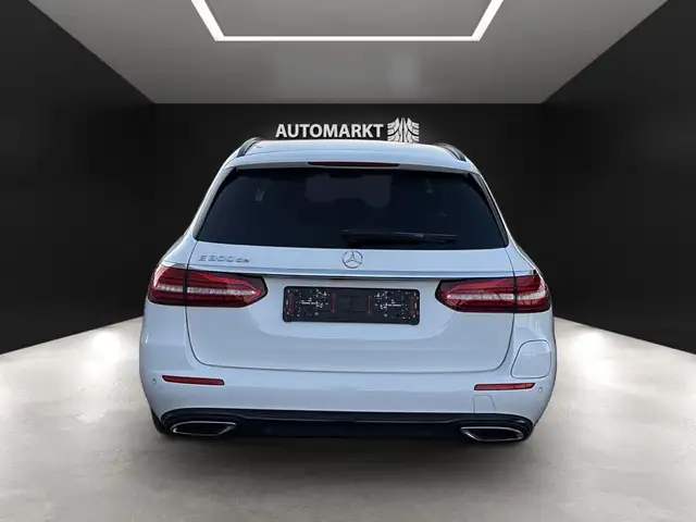 Mercedes-Benz E-Class view 9