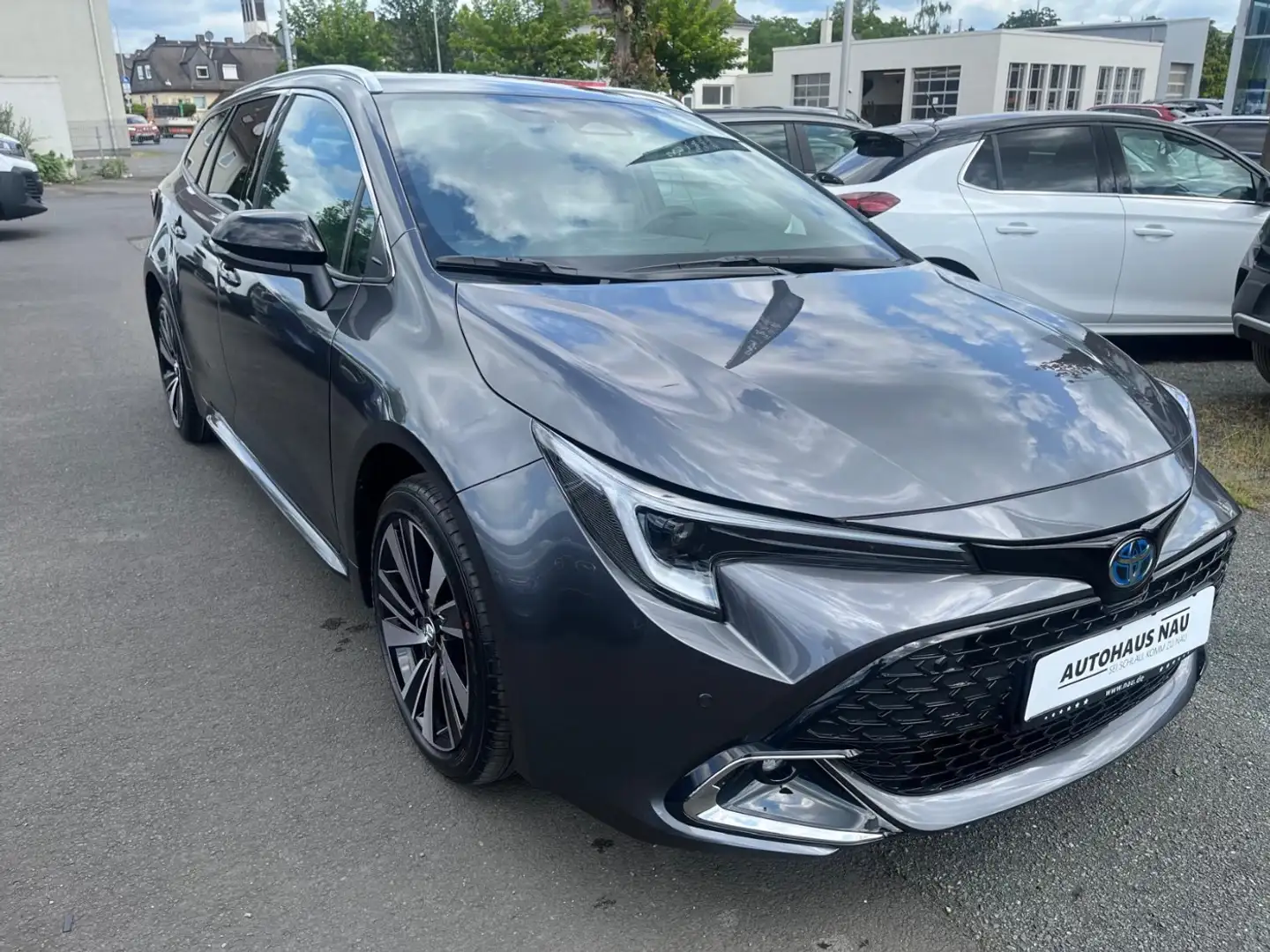 Toyota Corolla TS 1.8l Hybrid Teamplayer mit Technik Paket Grijs - 2