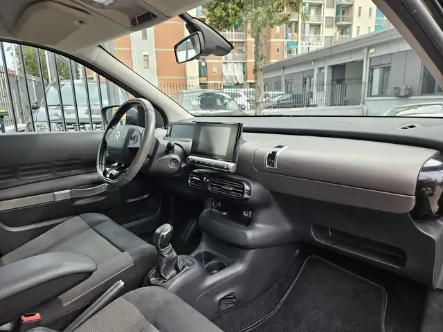 Citroen C4 Cactus view 11