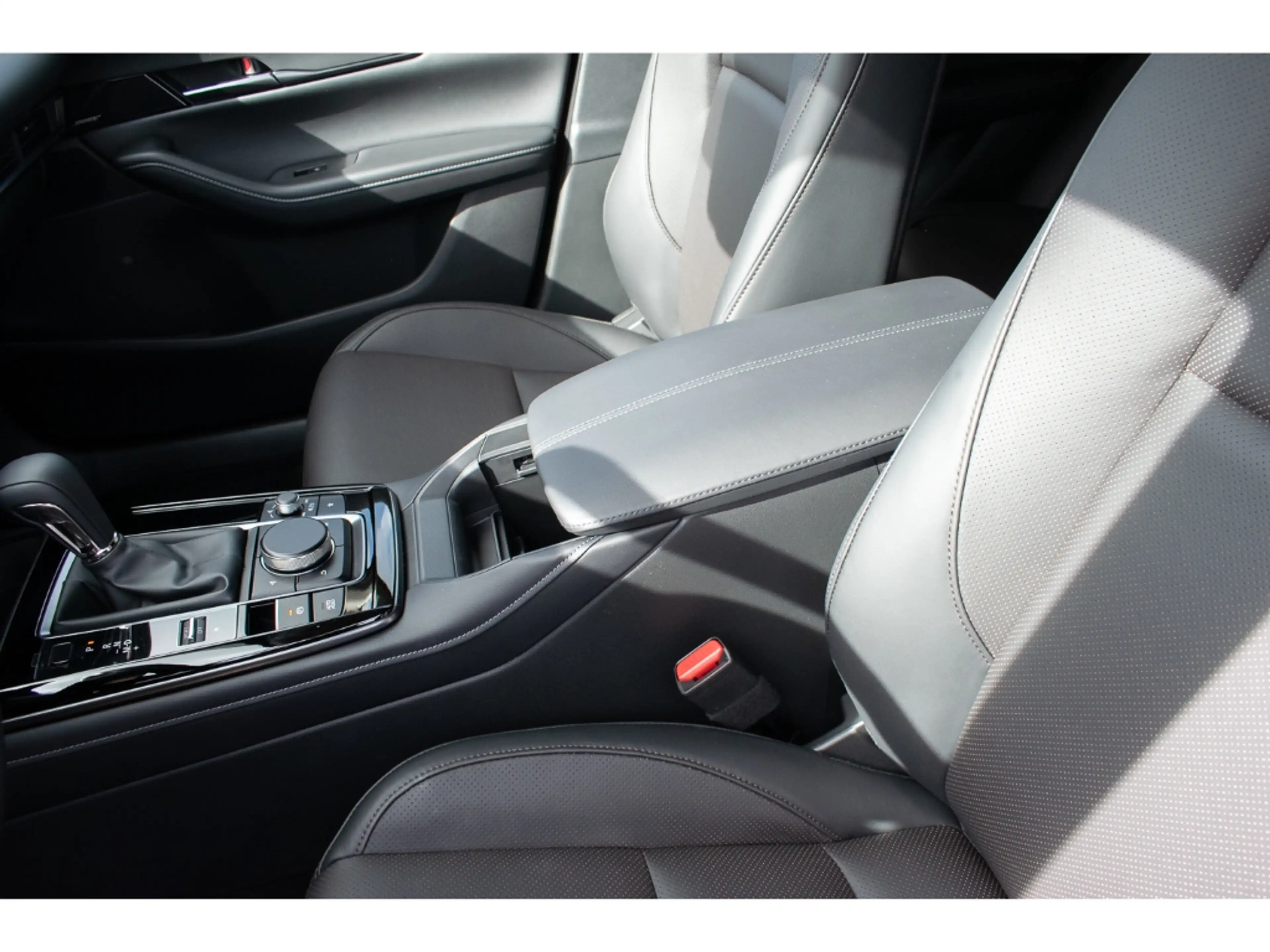 Mazda CX-30 2027 Homura Plus 2.5L e-SKYACTIV-G 140PS 6AT FWD — photo 15
