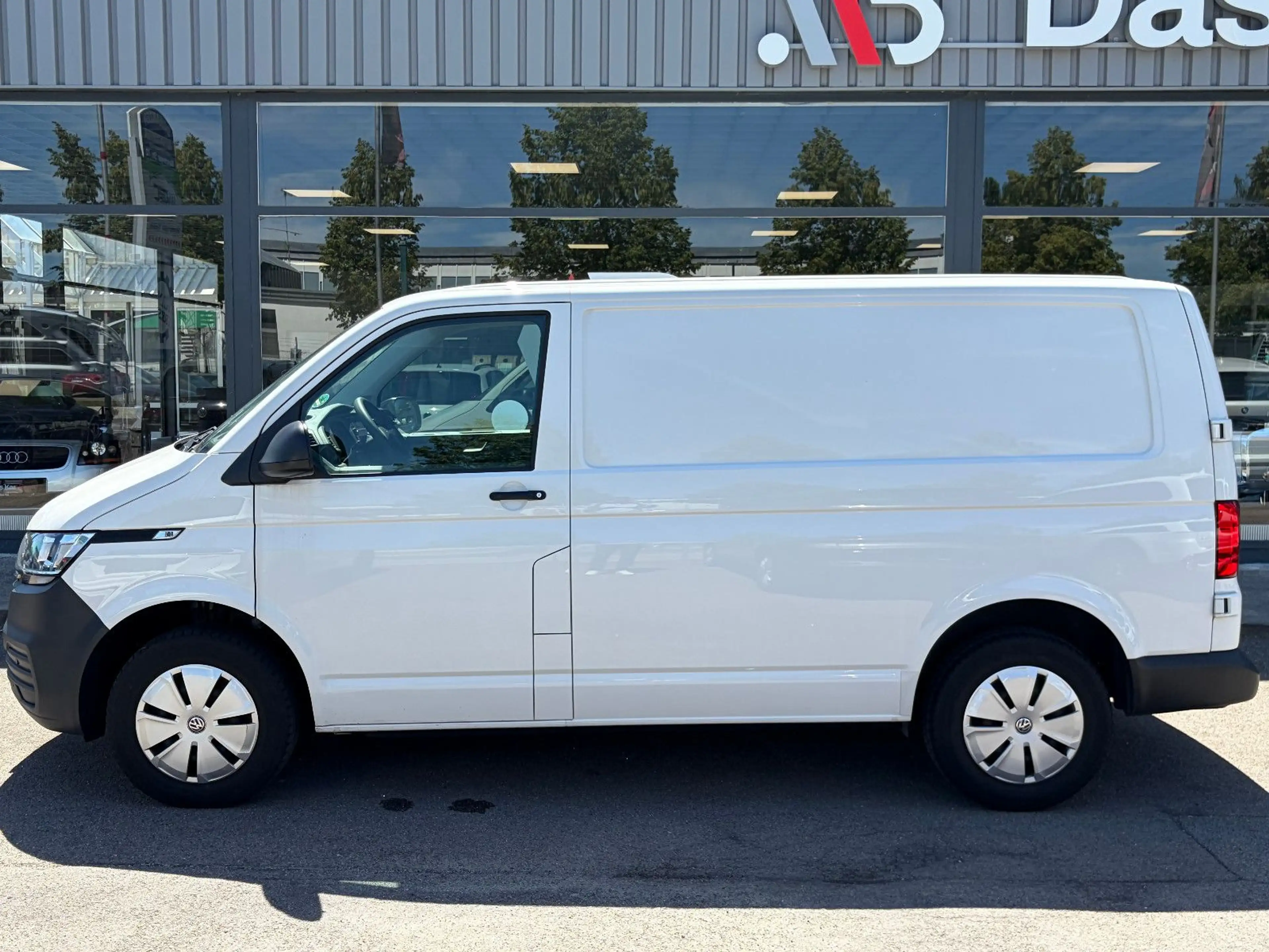 Volkswagen T6 Transporter T6.1 2.0 TDI Transporter · PDC · Klima · TÜV·LKW — photo 8