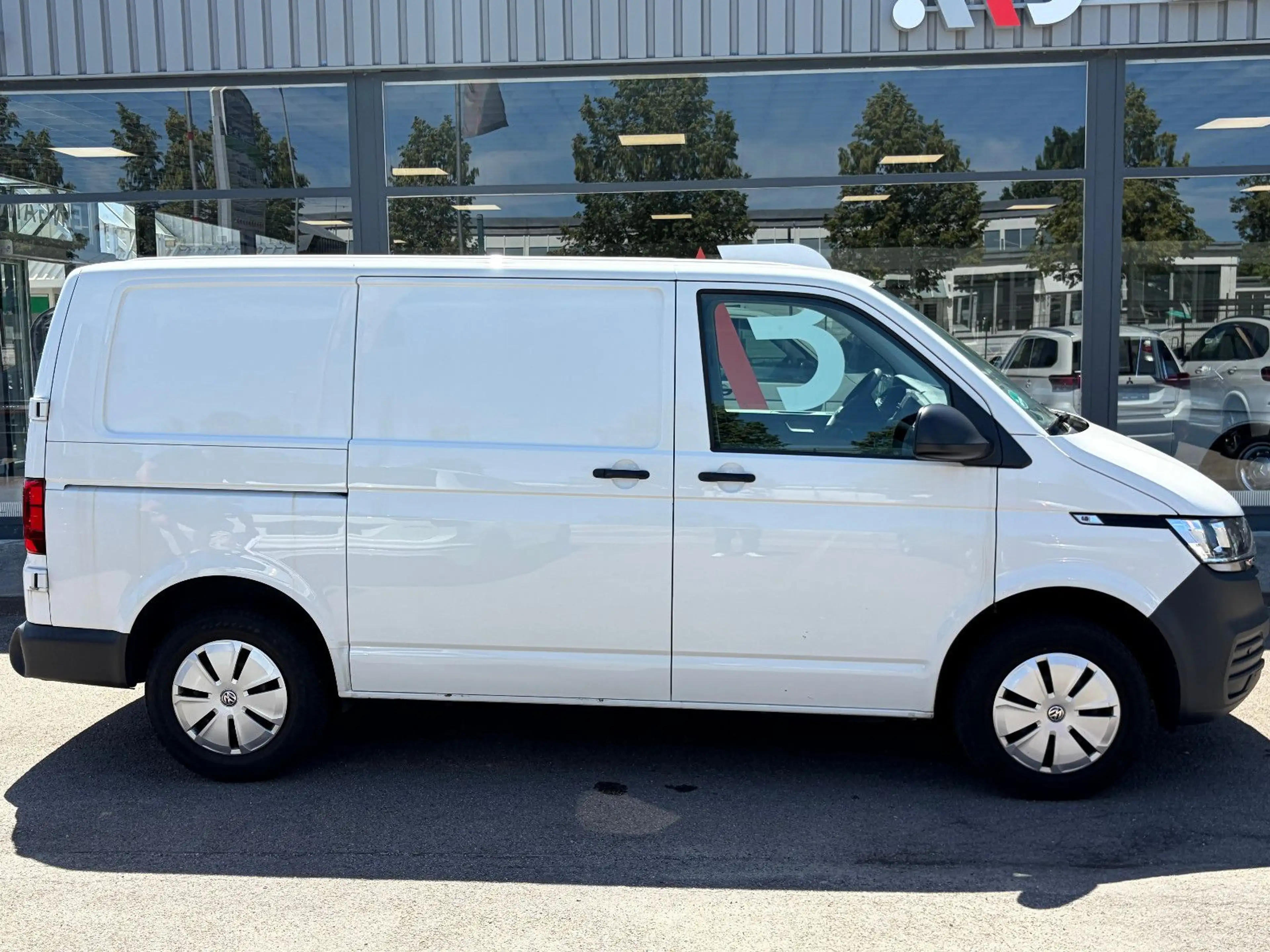 Volkswagen T6 Transporter T6.1 2.0 TDI Transporter · PDC · Klima · TÜV·LKW — photo 2