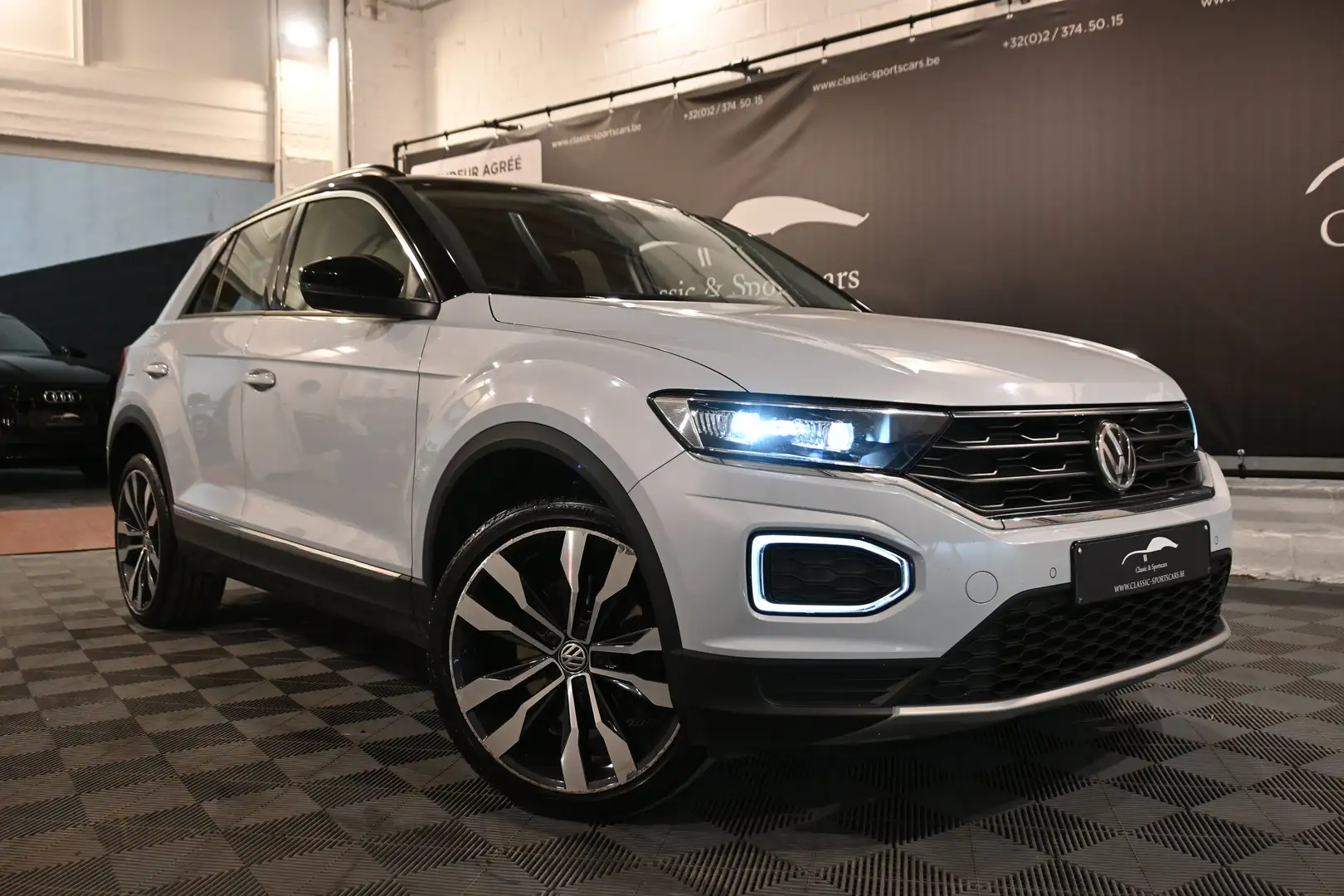Volkswagen T-Roc 1.5 TSI DSG / CARPLAY / DISTRONIC / LEDS / LANE !! Wit - 2