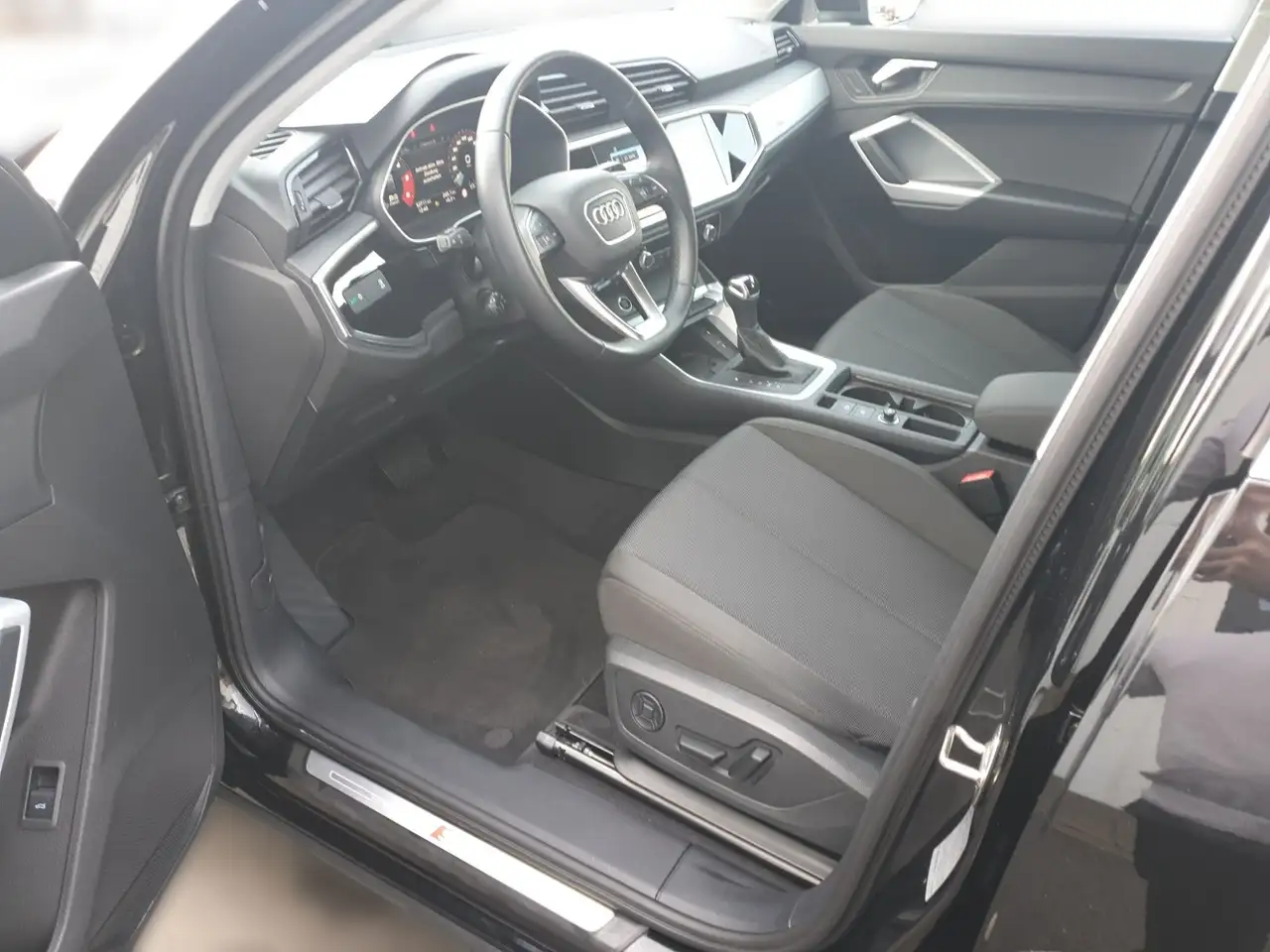 Audi Q3 Sportback 35 TDI S tronic S LINE +LED +ACC +RKAM 9