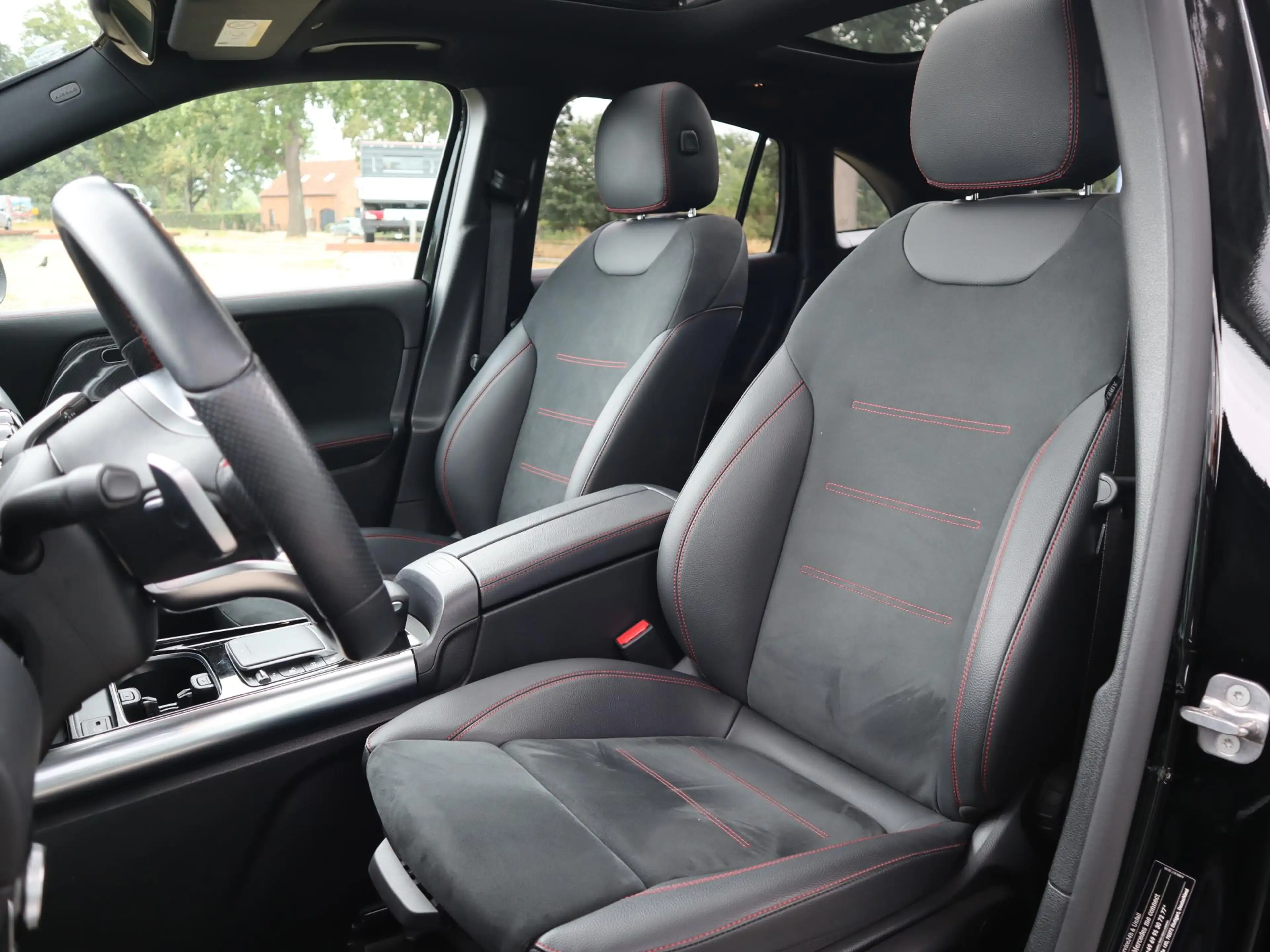 Mercedes-Benz GLA 250 e AMG Line — photo 11
