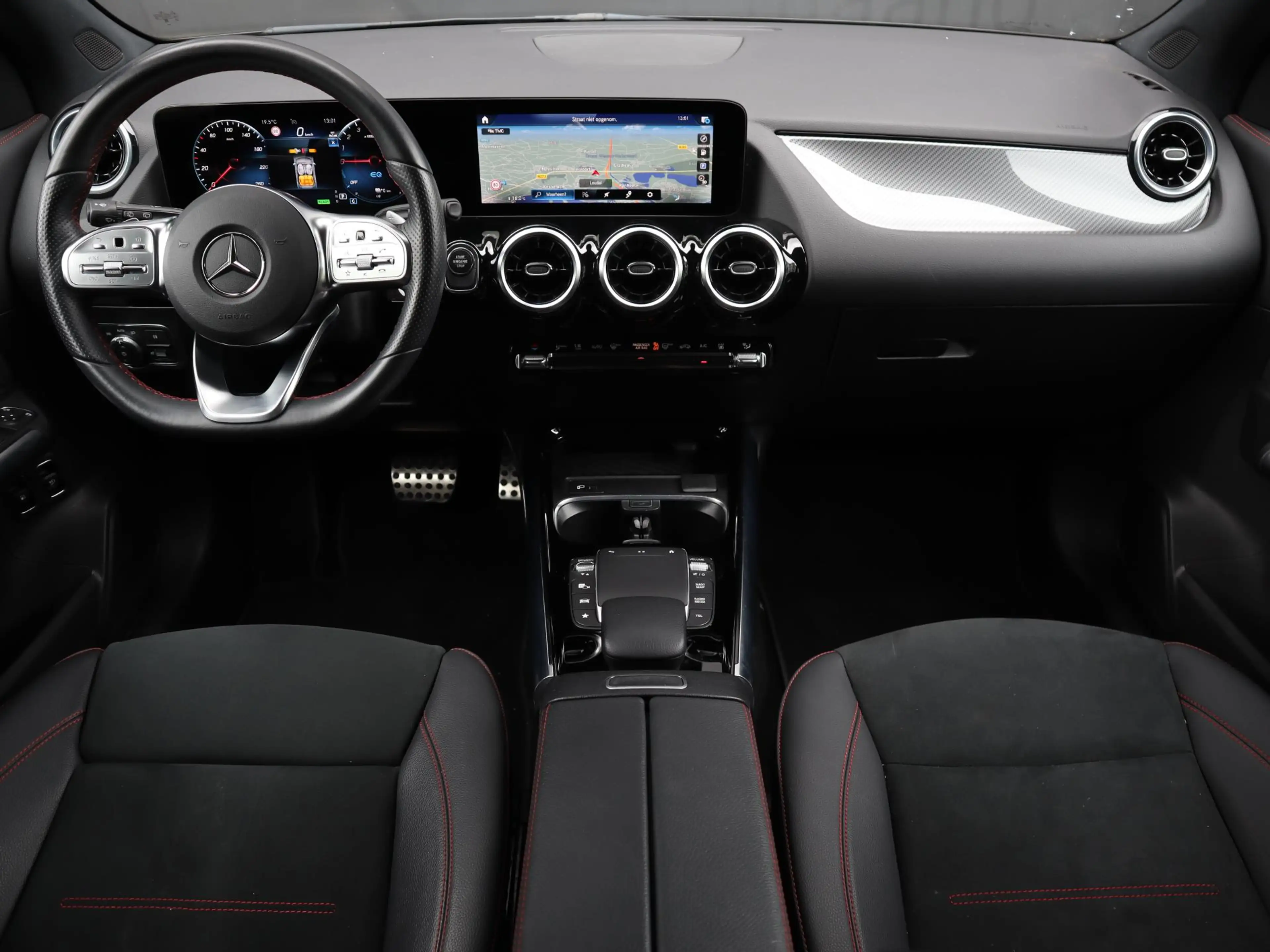 Mercedes-Benz GLA 250 e AMG Line — photo 12