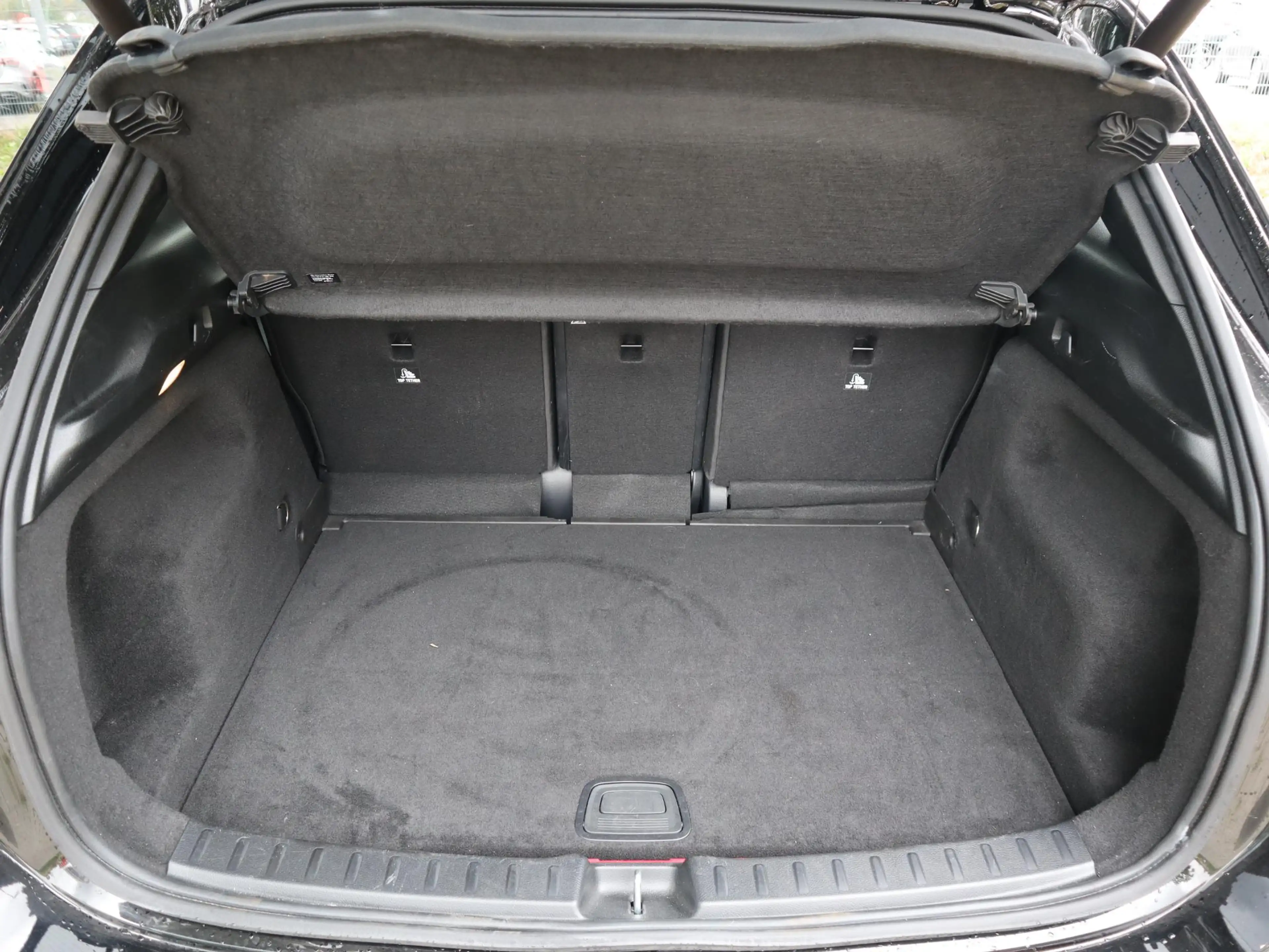 Mercedes-Benz GLA 250 e AMG Line — photo 7
