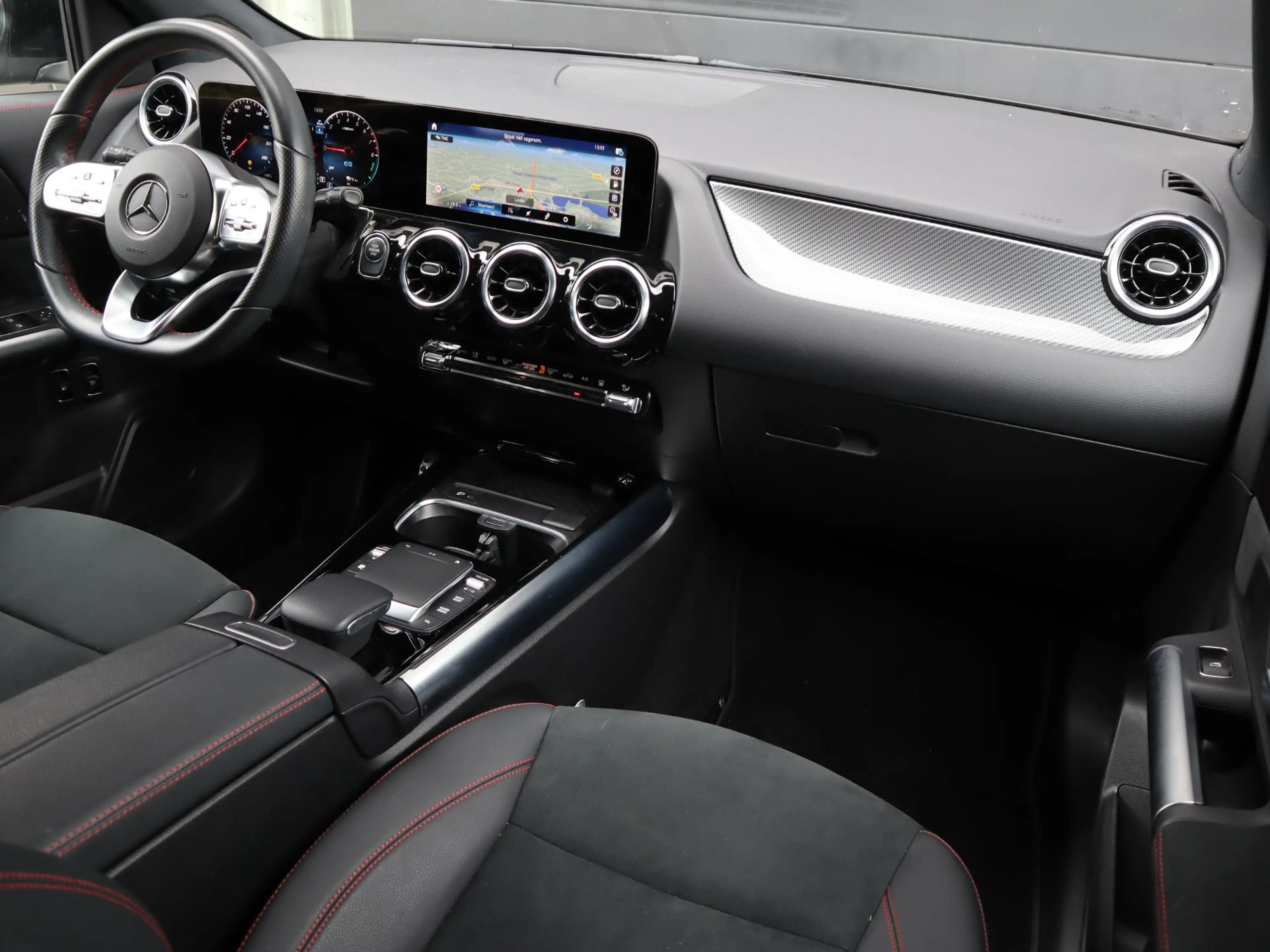 Mercedes-Benz GLA 250 e AMG Line — photo 3
