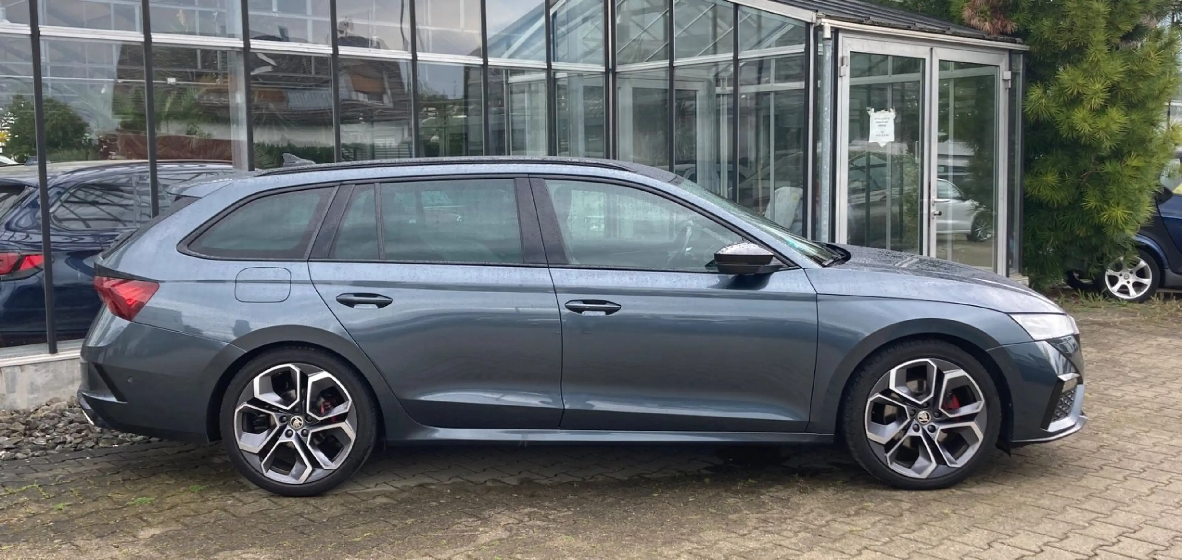 Skoda Octavia Combi RS 4x4 DSG AHK Kamera Navi Alu 19" — photo 5