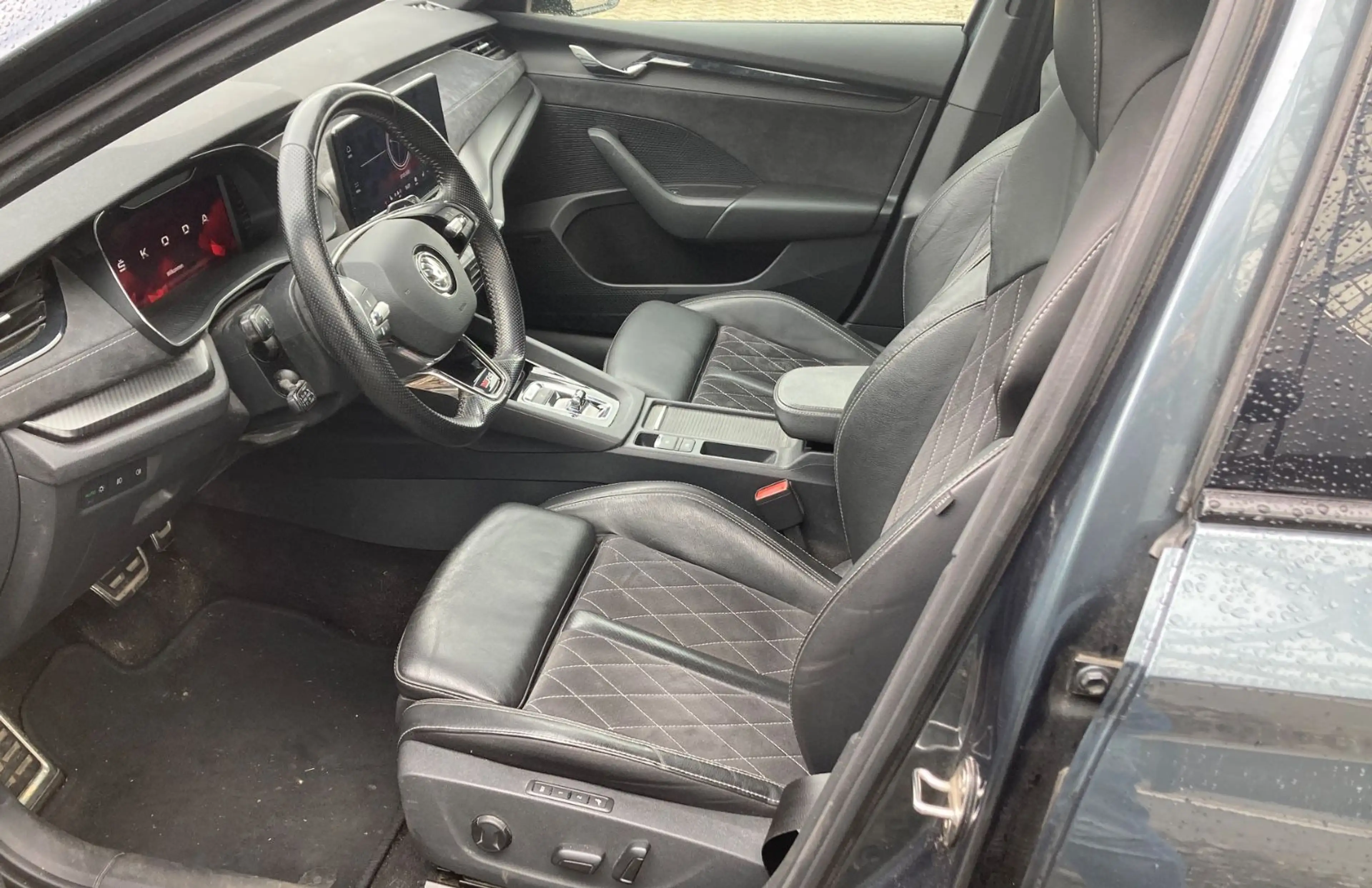 Skoda Octavia Combi RS 4x4 DSG AHK Kamera Navi Alu 19" — photo 14