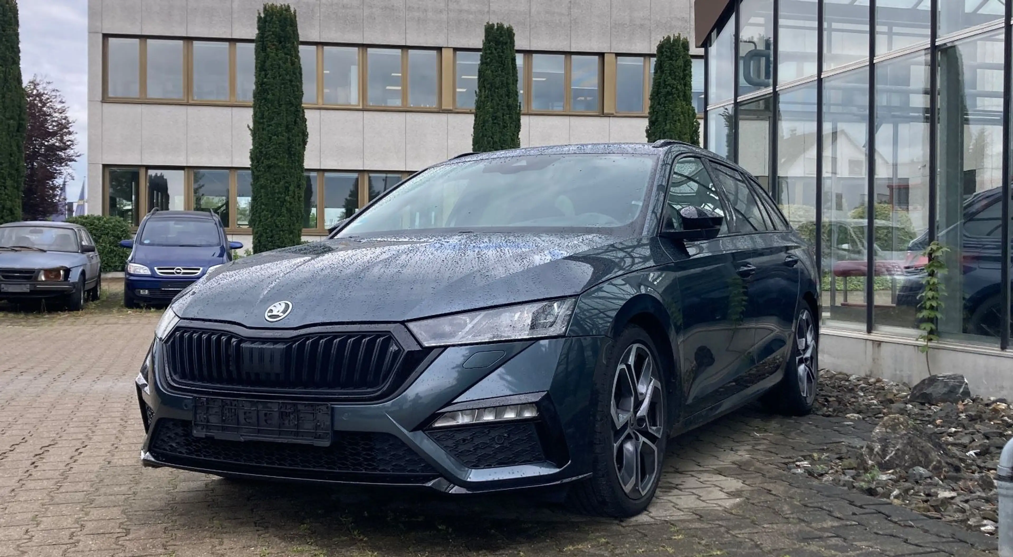 Skoda Octavia Combi RS 4x4 DSG AHK Kamera Navi Alu 19" — photo 4