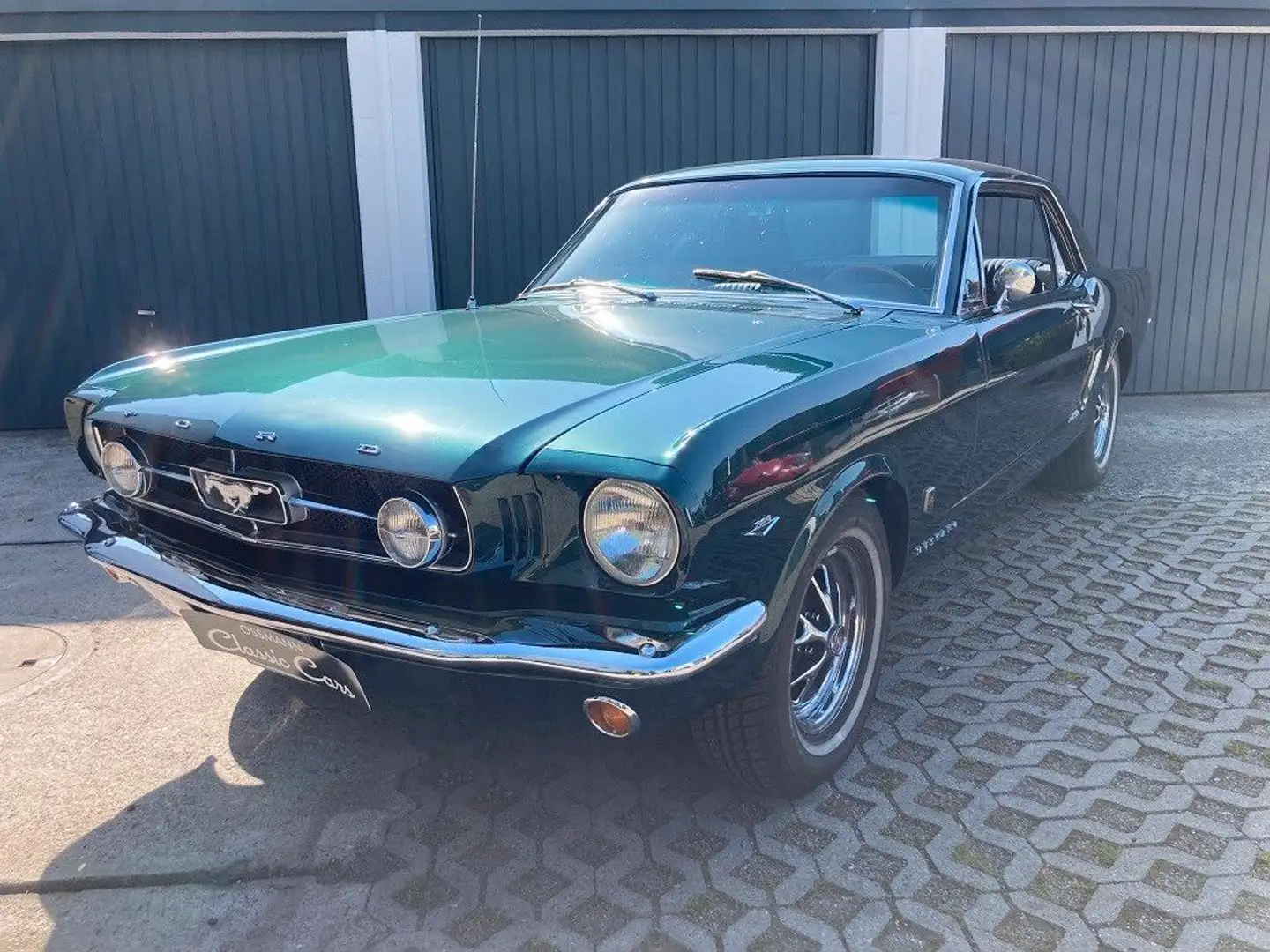 Ford Mustang GT V8 A-Code 4-Gang Schaltgetriebe Grün - 1