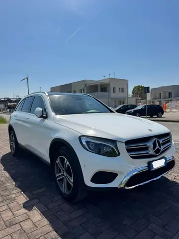 Mercedes-Benz GLC view 3