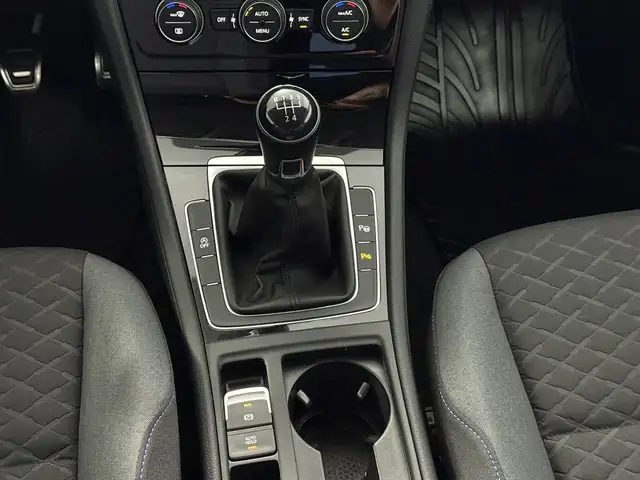 Volkswagen Golf view 12