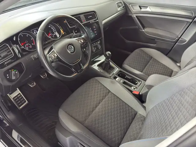 Volkswagen Golf view 6