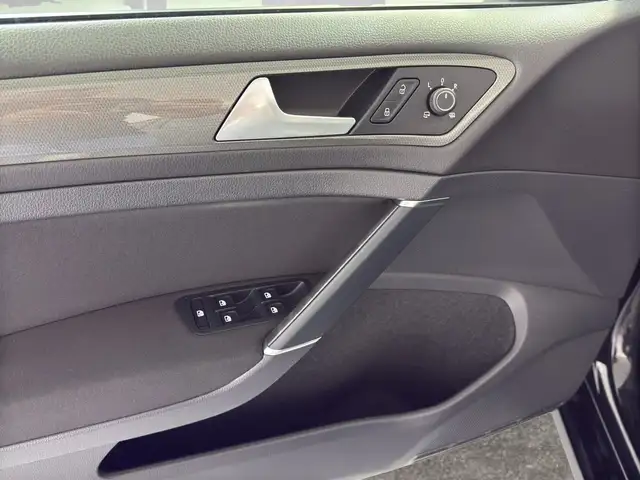 Volkswagen Golf view 14
