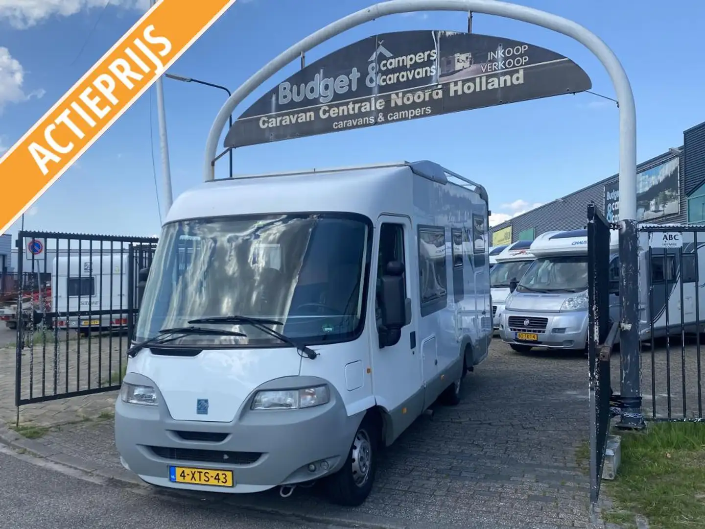 Knaus Traveller 710 G 6 pers hefbed garage Weiß - 1