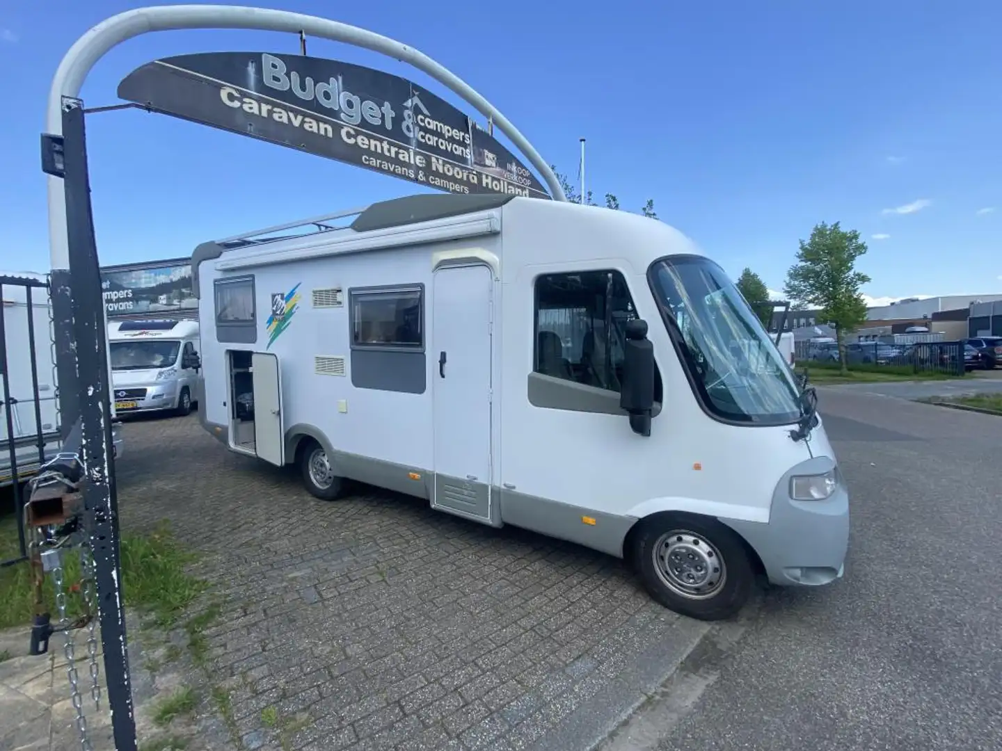 Knaus Traveller 710 G 6 pers hefbed garage Weiß - 2