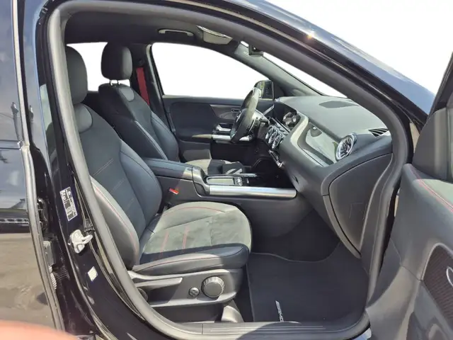 Mercedes-Benz Gla Class view 9
