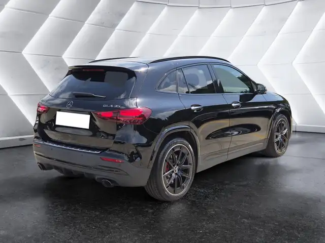 Mercedes-Benz Gla Class view 4
