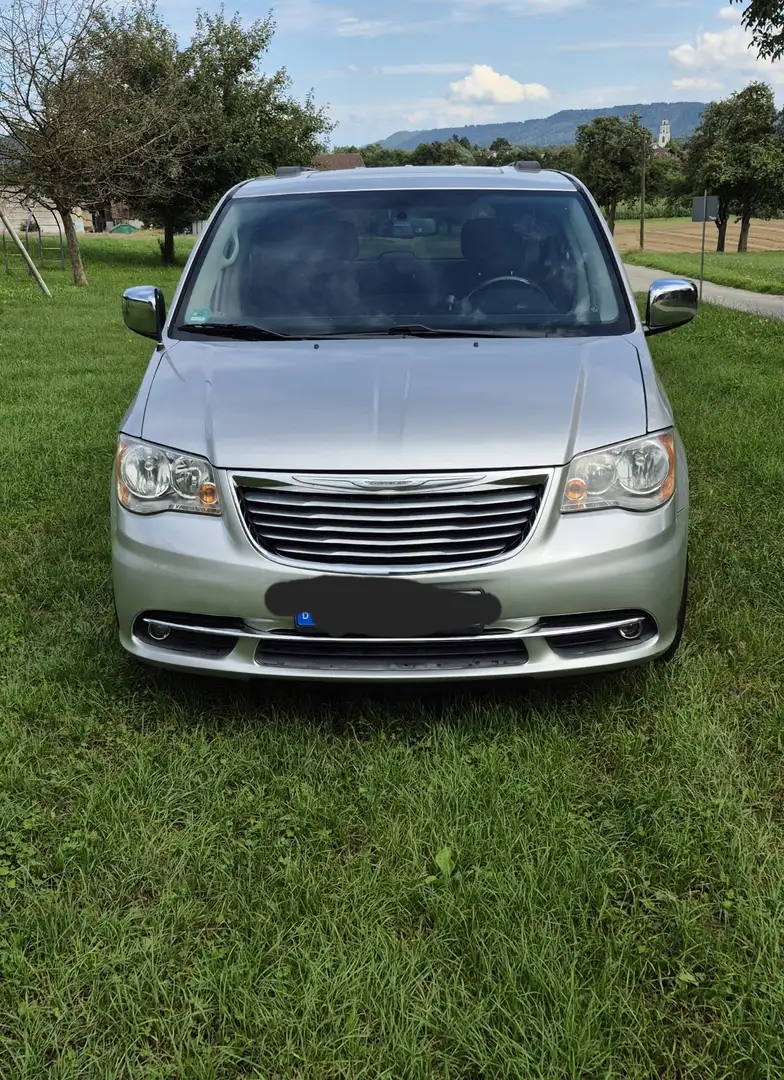 Chrysler Town & Country Limited Silber - 1