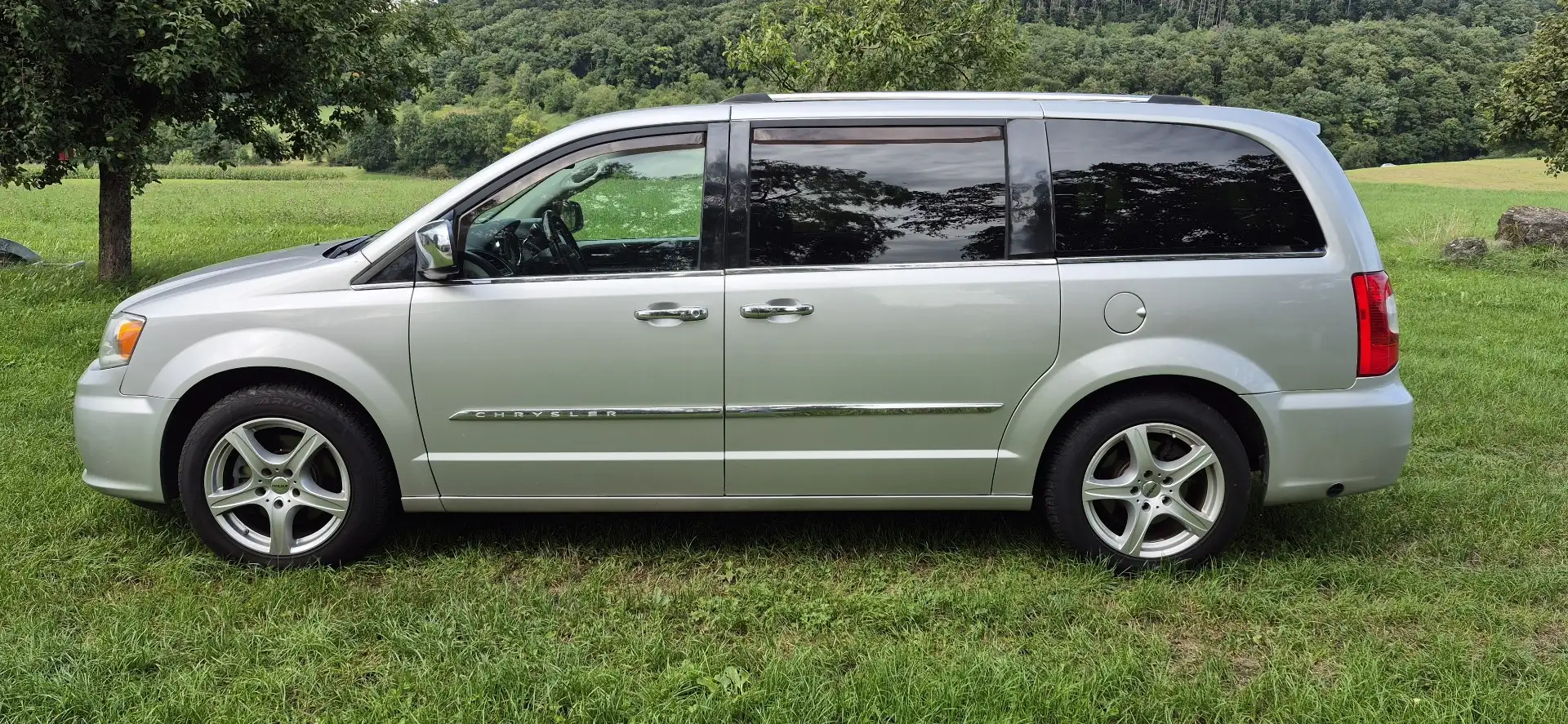 Chrysler Town & Country Limited Silber - 2
