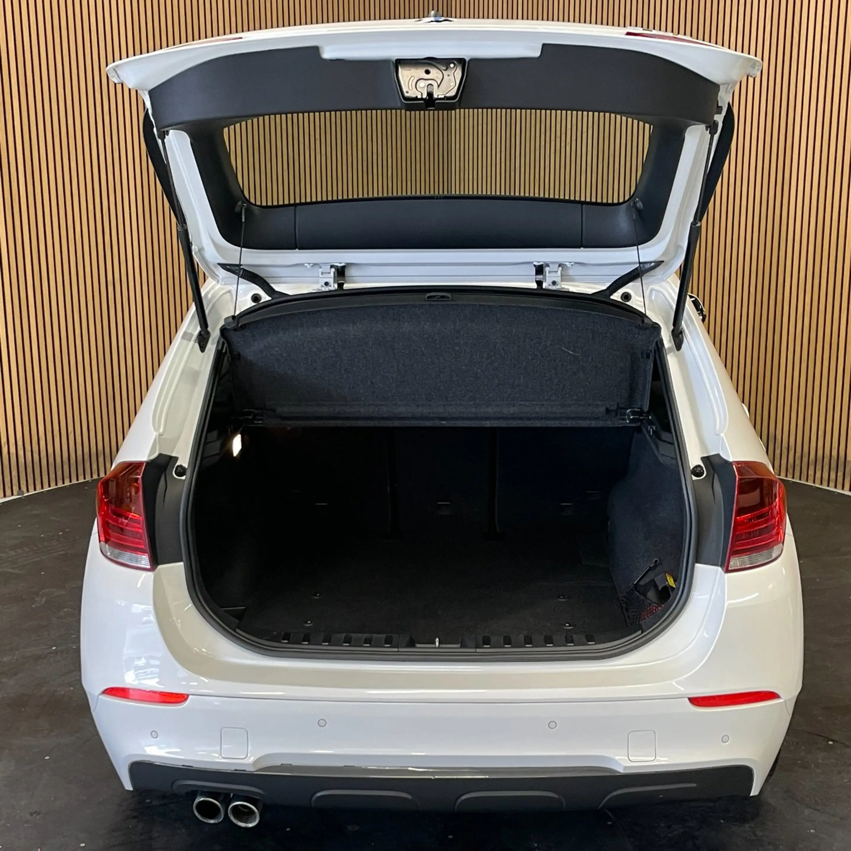 BMW X1 SDrive20i|M-PAKKET|BLACK&WHITE|AUTOMAAT|PANORAMADA — photo 37