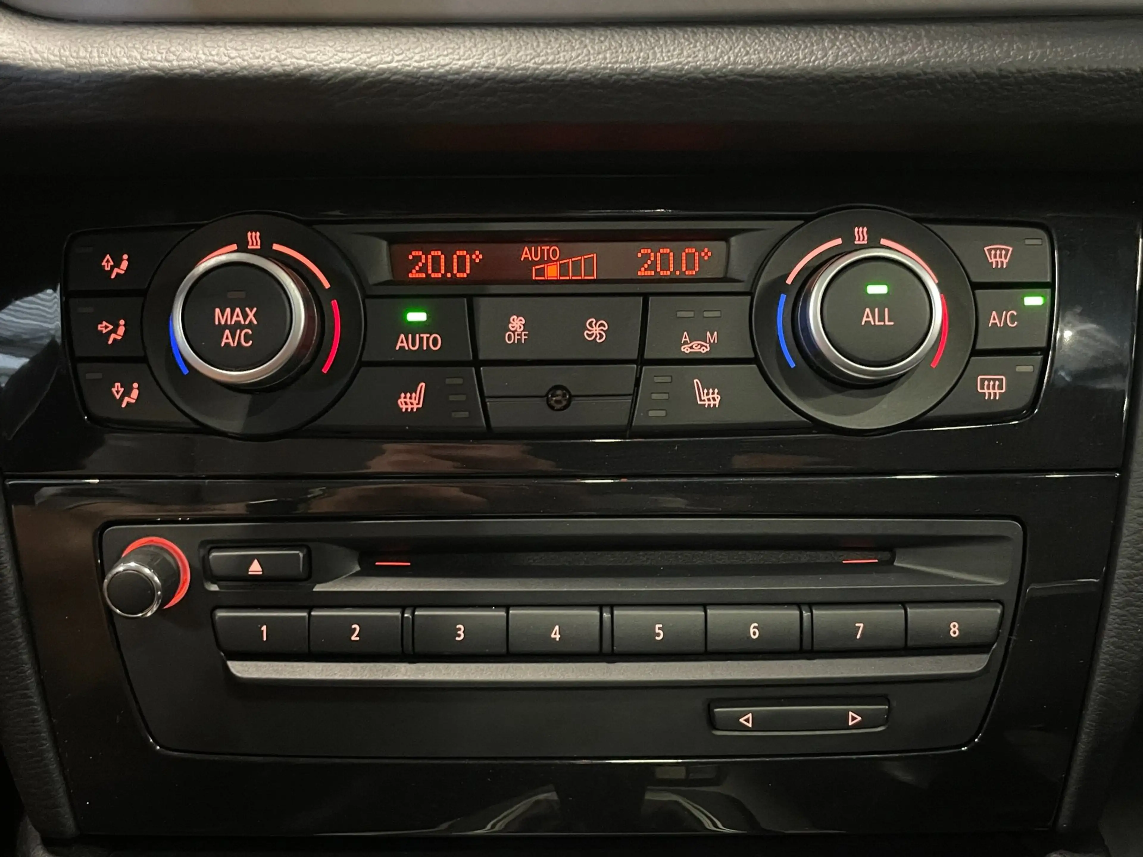 BMW X1 SDrive20i|M-PAKKET|BLACK&WHITE|AUTOMAAT|PANORAMADA — photo 13