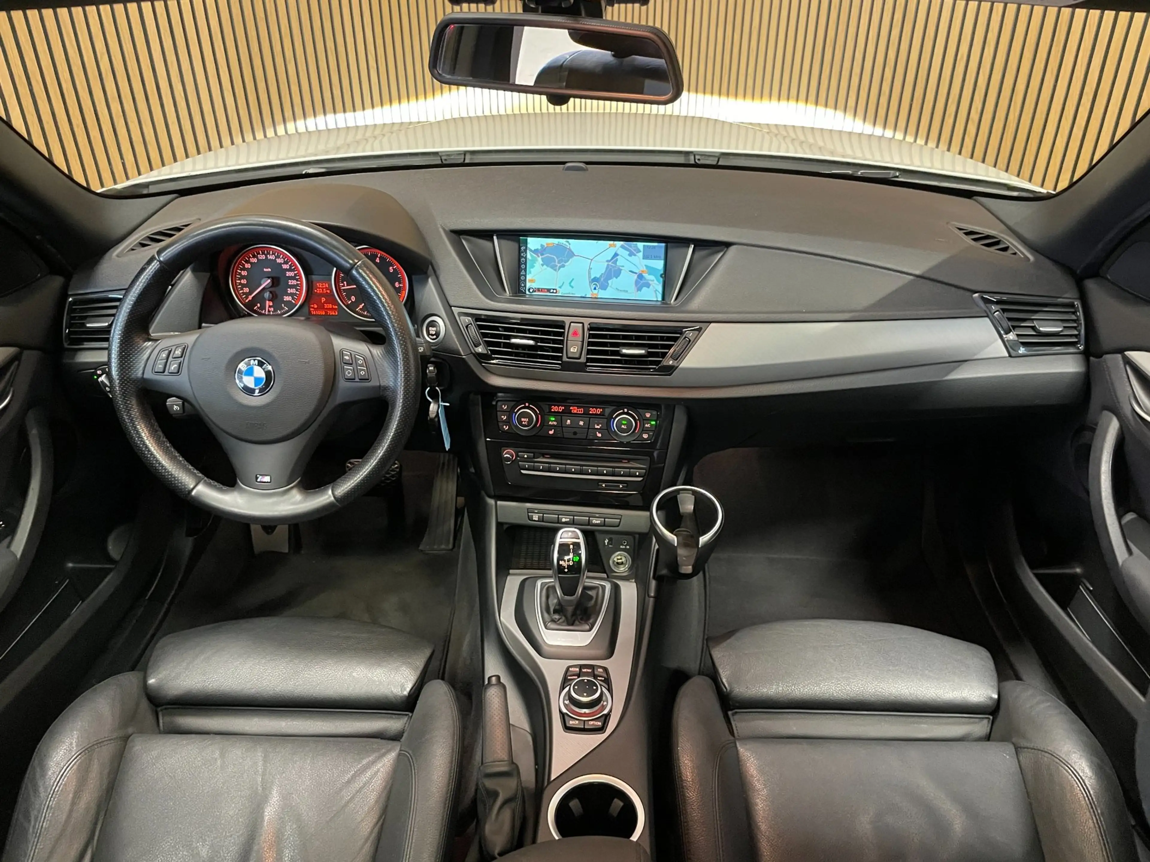 BMW X1 SDrive20i|M-PAKKET|BLACK&WHITE|AUTOMAAT|PANORAMADA — photo 7