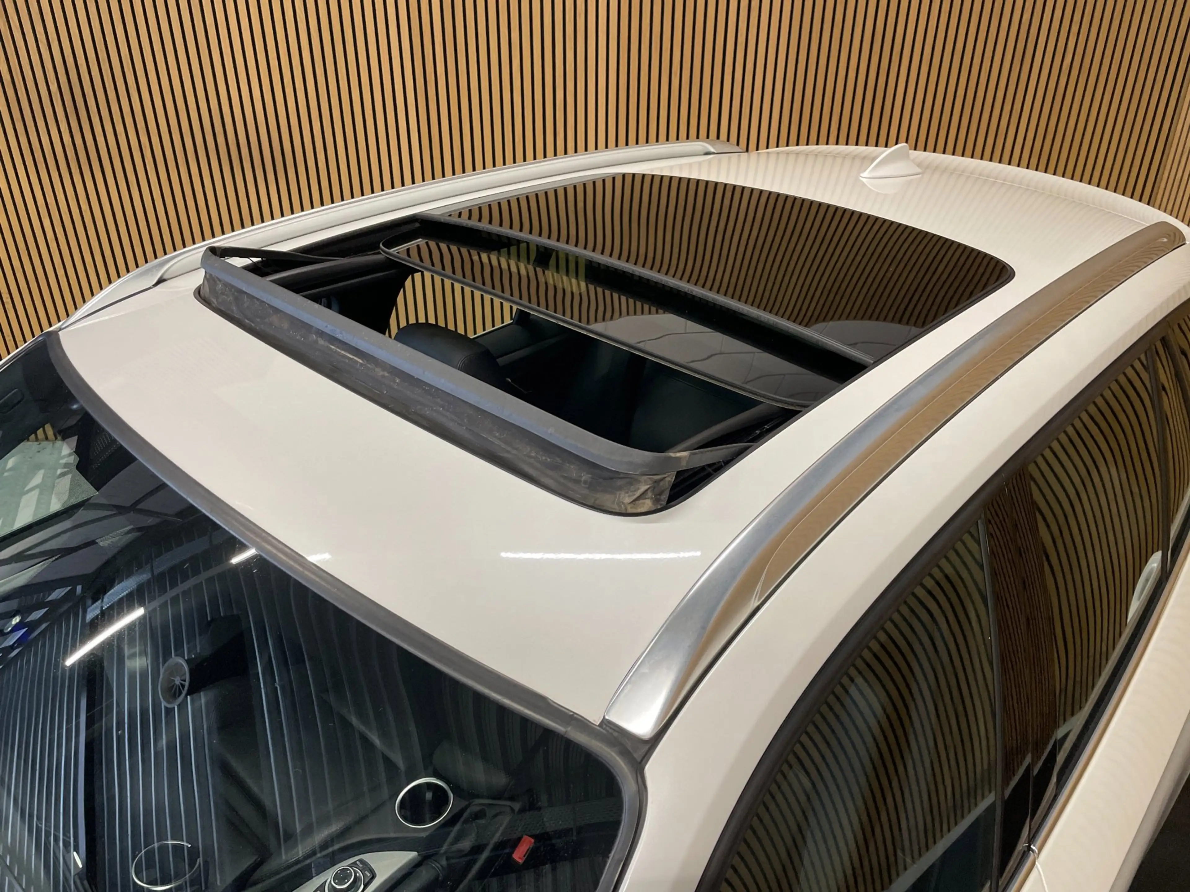 BMW X1 SDrive20i|M-PAKKET|BLACK&WHITE|AUTOMAAT|PANORAMADA — photo 6