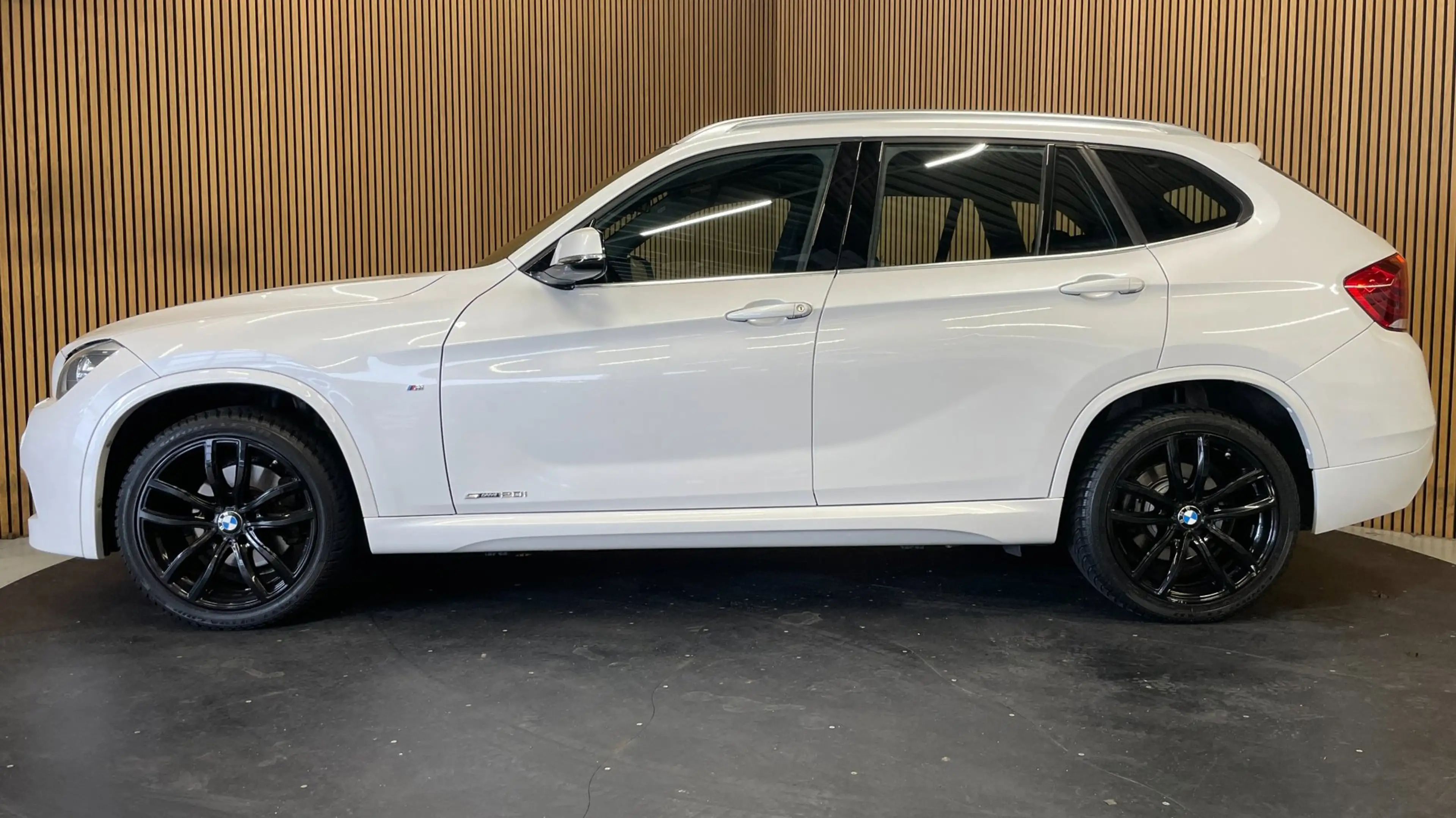 BMW X1 SDrive20i|M-PAKKET|BLACK&WHITE|AUTOMAAT|PANORAMADA — photo 29