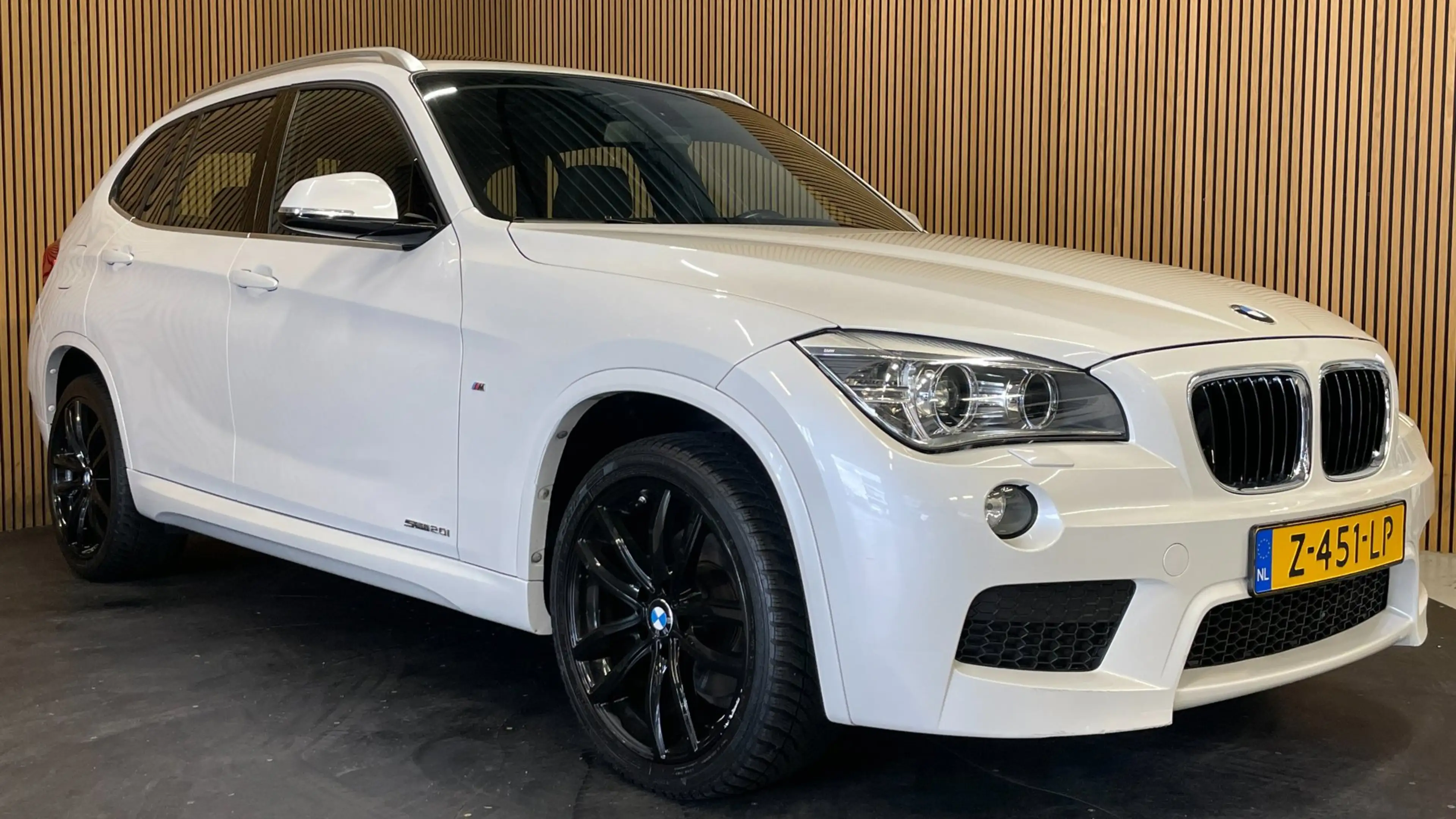 BMW X1 SDrive20i|M-PAKKET|BLACK&WHITE|AUTOMAAT|PANORAMADA — photo 17