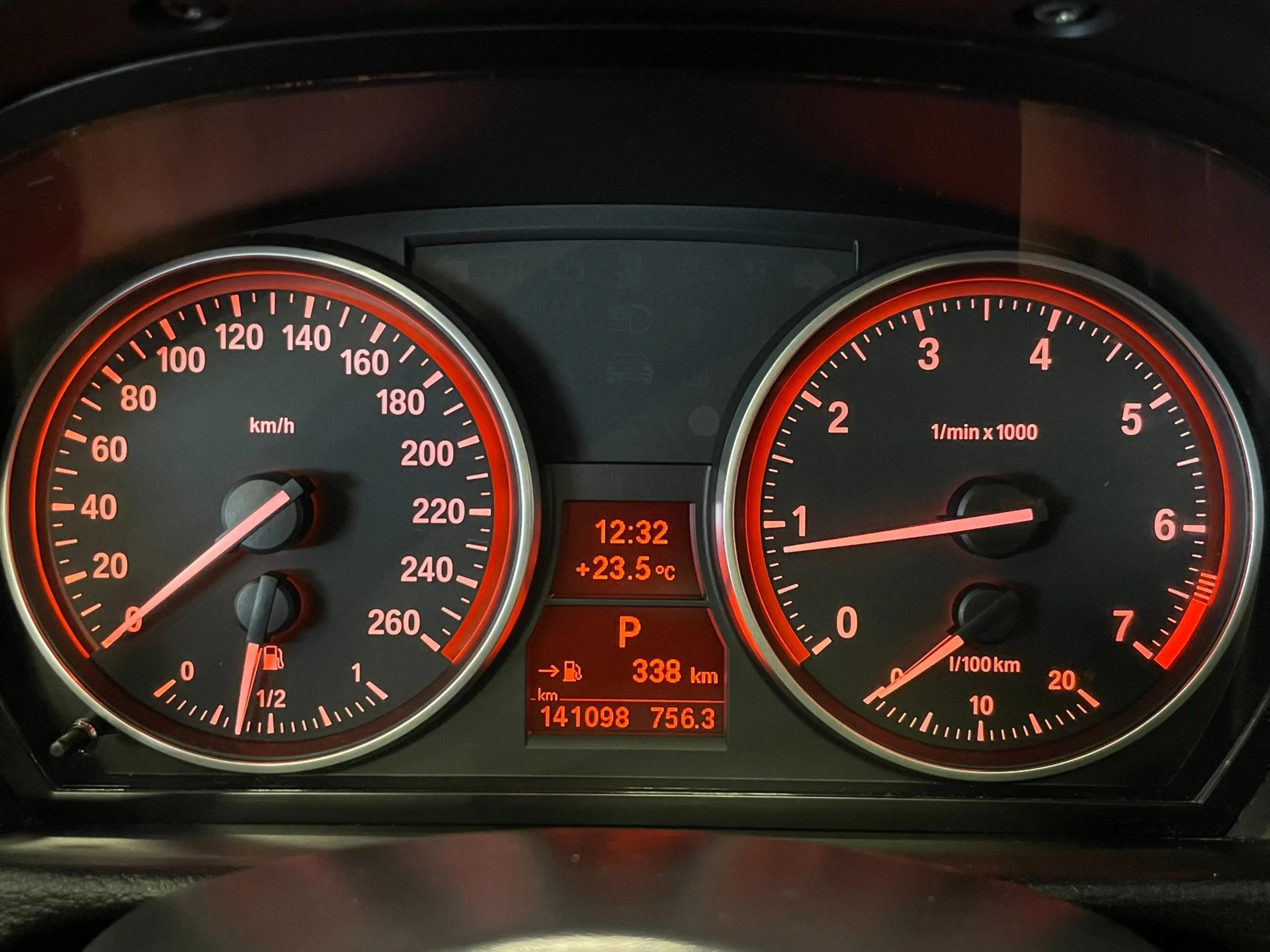 BMW X1 SDrive20i|M-PAKKET|BLACK&WHITE|AUTOMAAT|PANORAMADA — photo 14